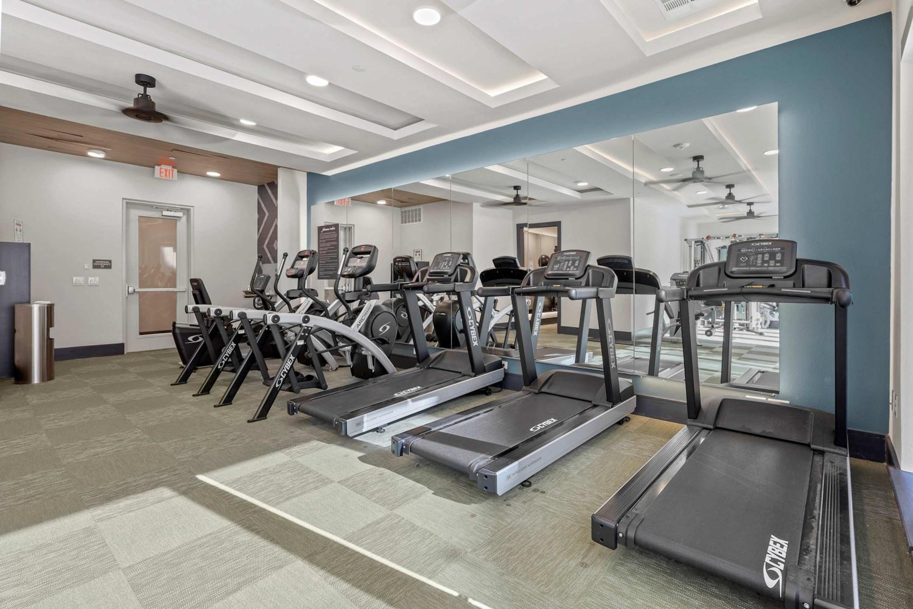 Stylish 2BR Apartment, Near Galleria Dallas, Free Parking, Gym & Pool
