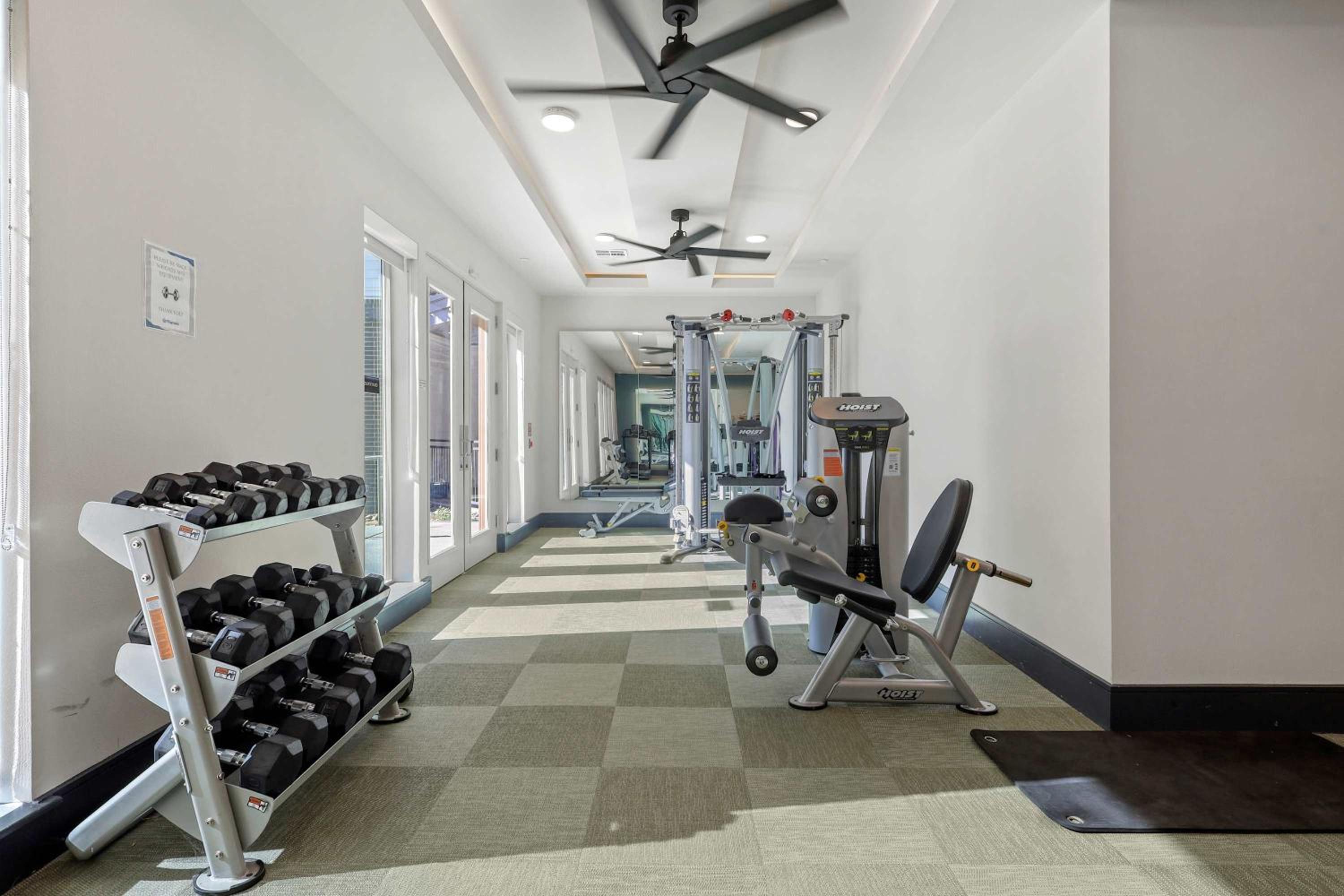Stylish 2BR Apartment, Near Galleria Dallas, Free Parking, Gym & Pool