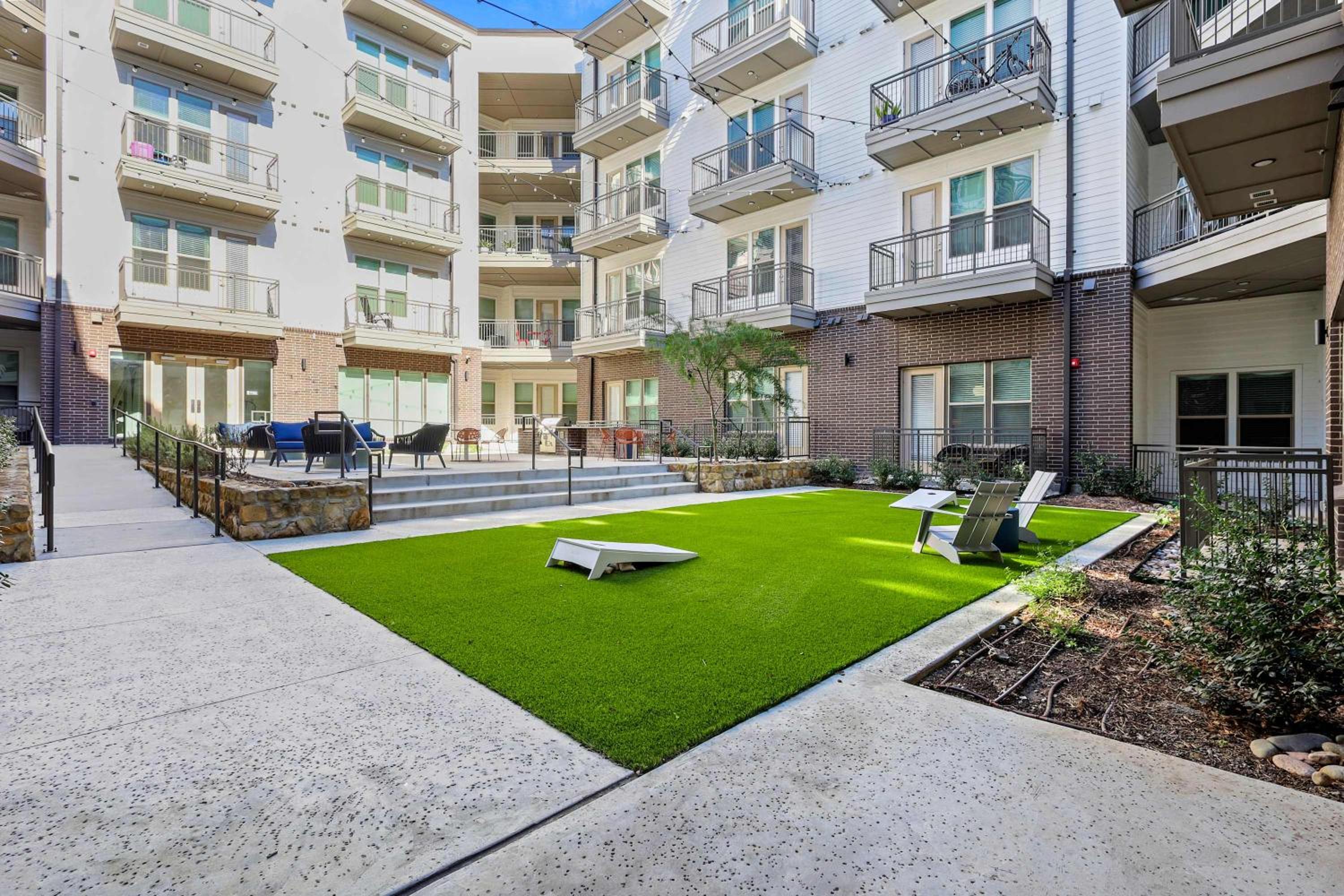 Stylish 2BR Apartment, Near Galleria Dallas, Free Parking, Gym & Pool
