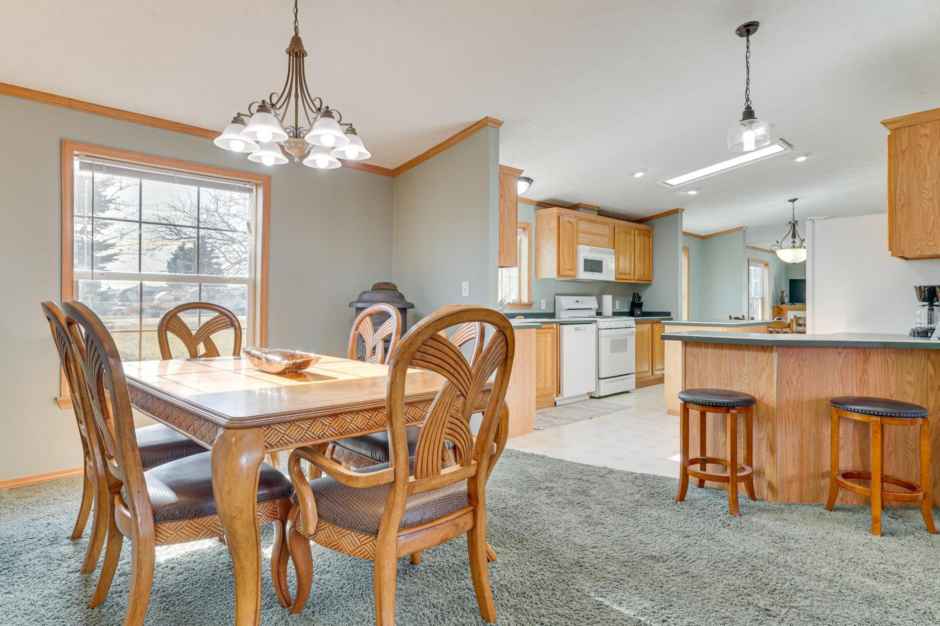 8 Mi to Dtwn Rochester Peaceful Home with Deck!