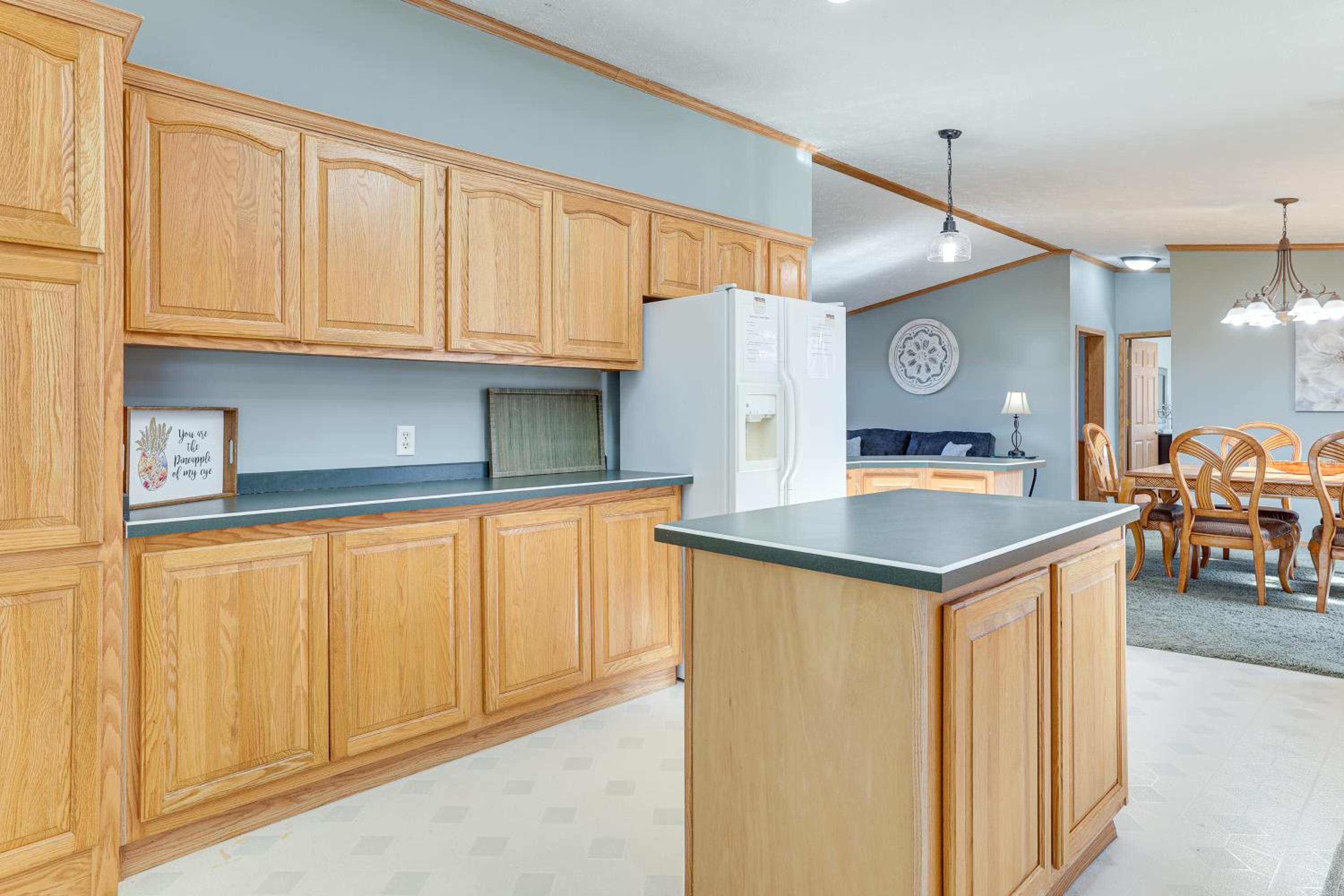 8 Mi to Dtwn Rochester Peaceful Home with Deck!