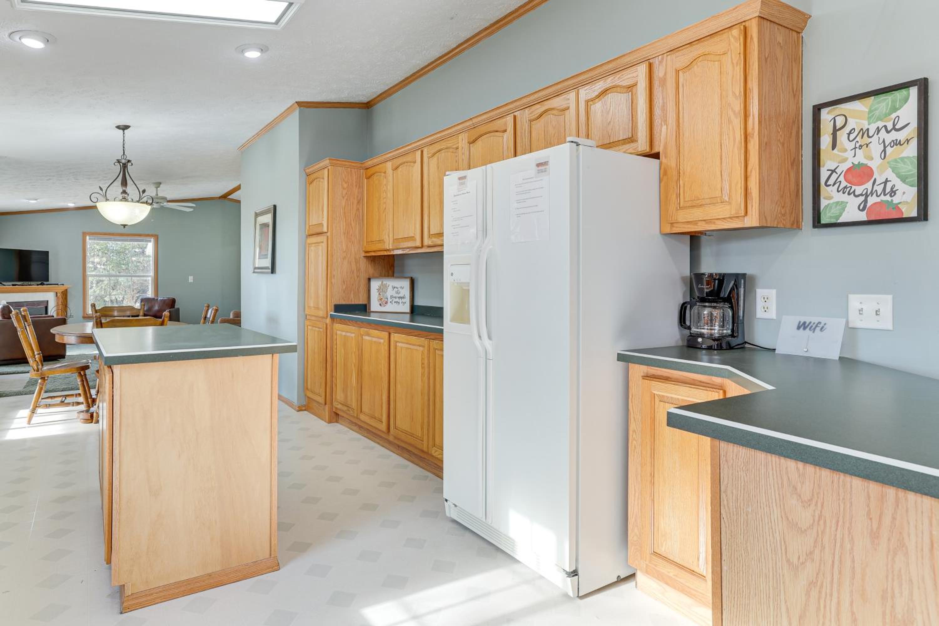 8 Mi to Dtwn Rochester Peaceful Home with Deck!