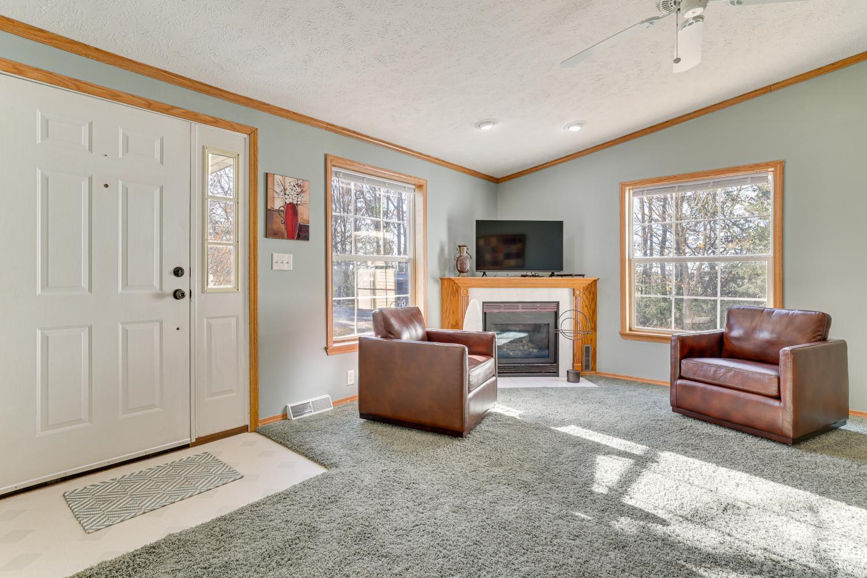 8 Mi to Dtwn Rochester Peaceful Home with Deck!