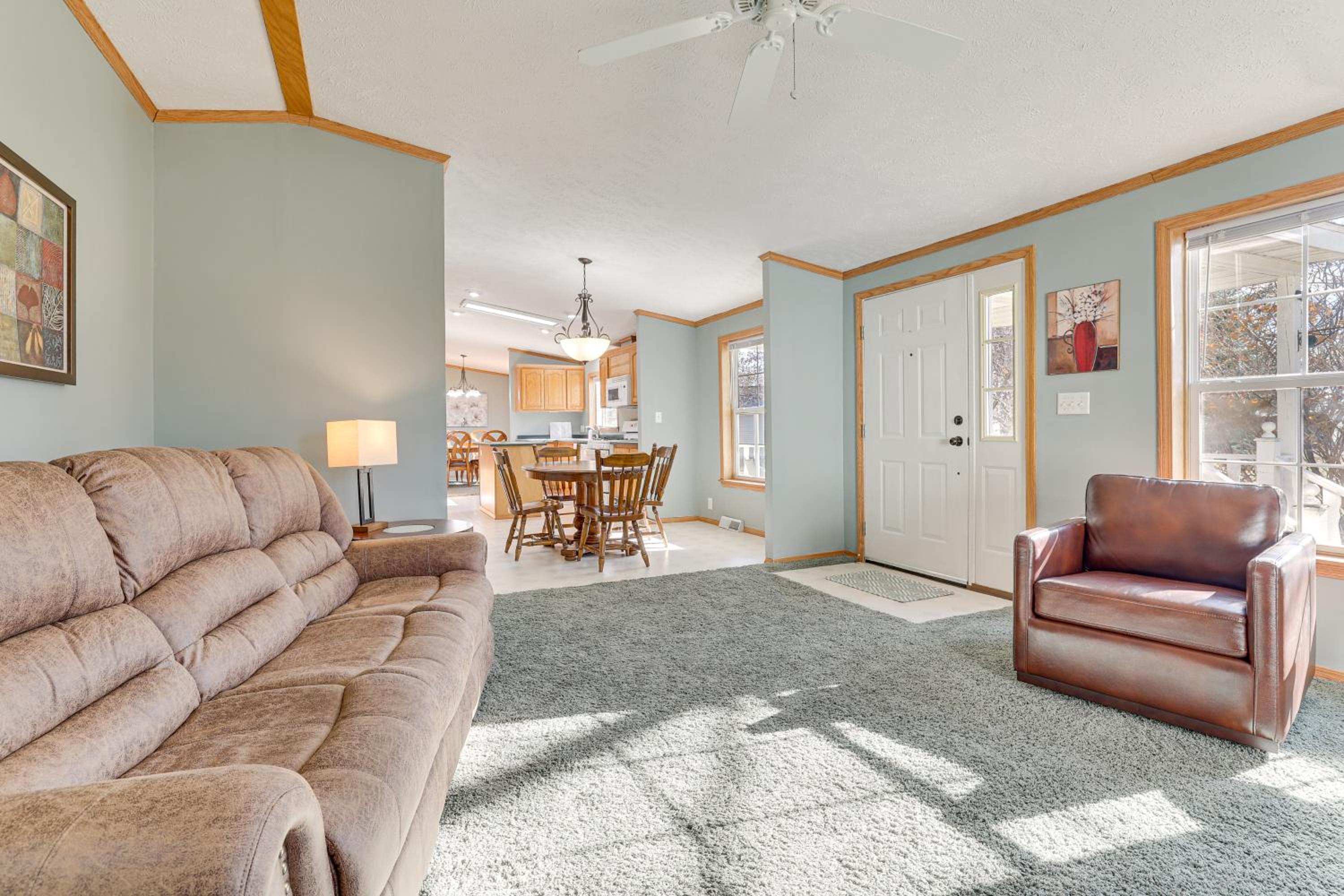 8 Mi to Dtwn Rochester Peaceful Home with Deck!