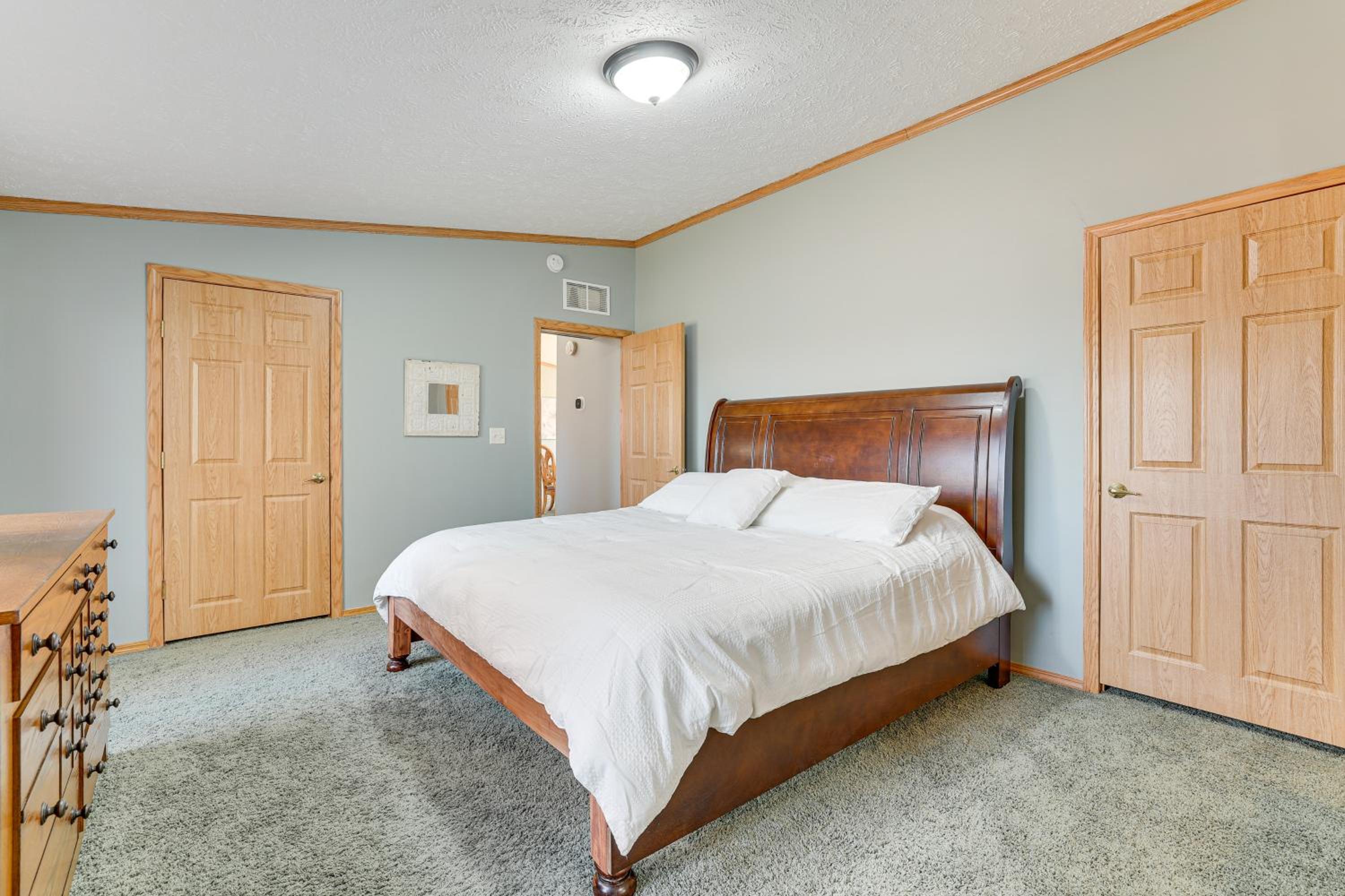8 Mi to Dtwn Rochester Peaceful Home with Deck!