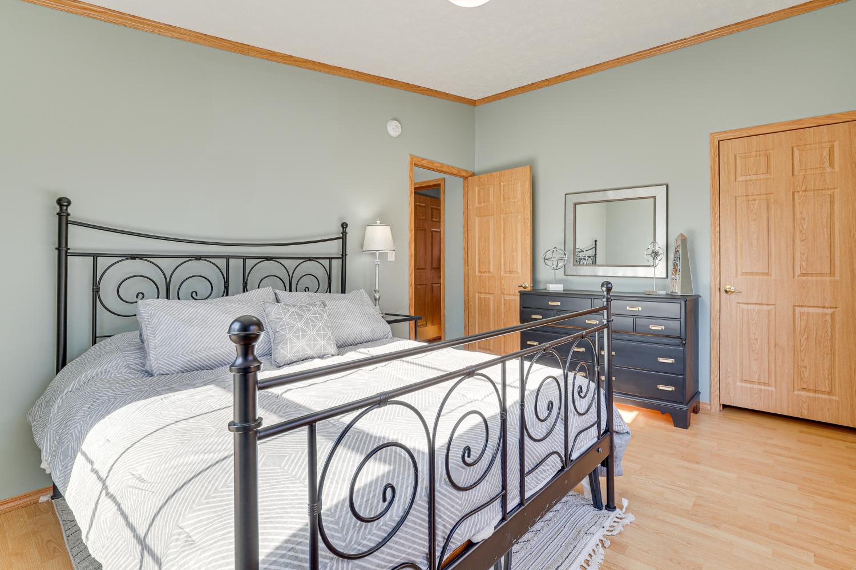 8 Mi to Dtwn Rochester Peaceful Home with Deck!
