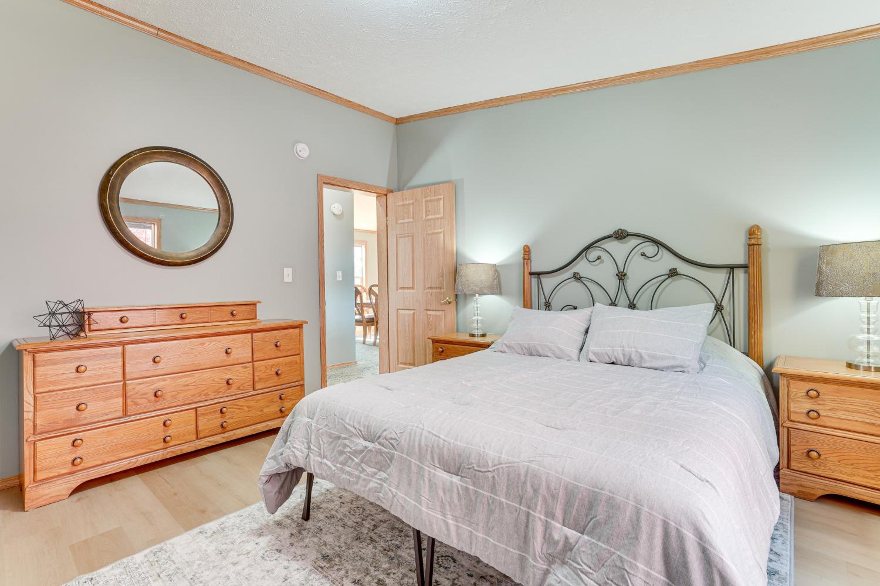 8 Mi to Dtwn Rochester Peaceful Home with Deck!