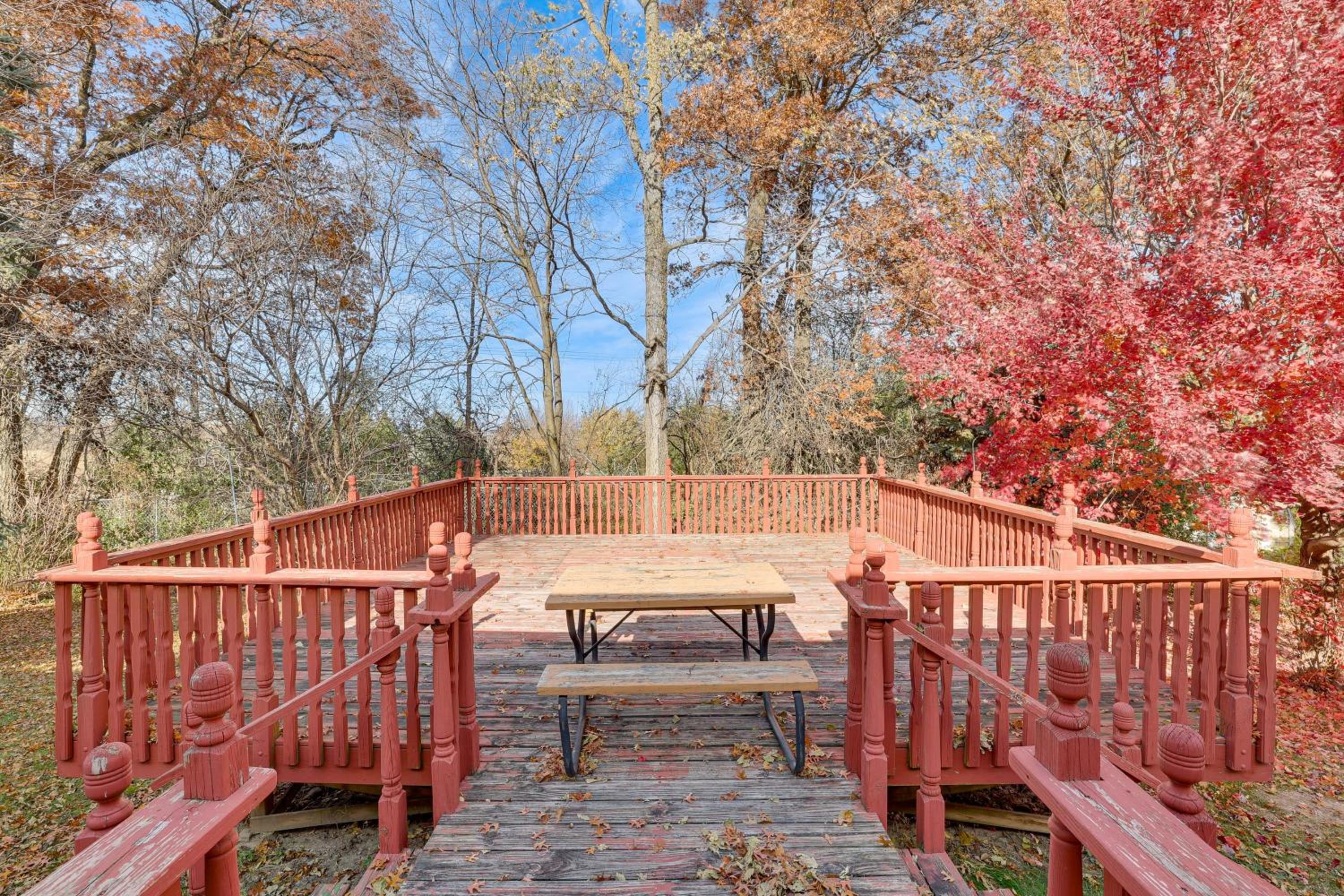 8 Mi to Dtwn Rochester Peaceful Home with Deck!