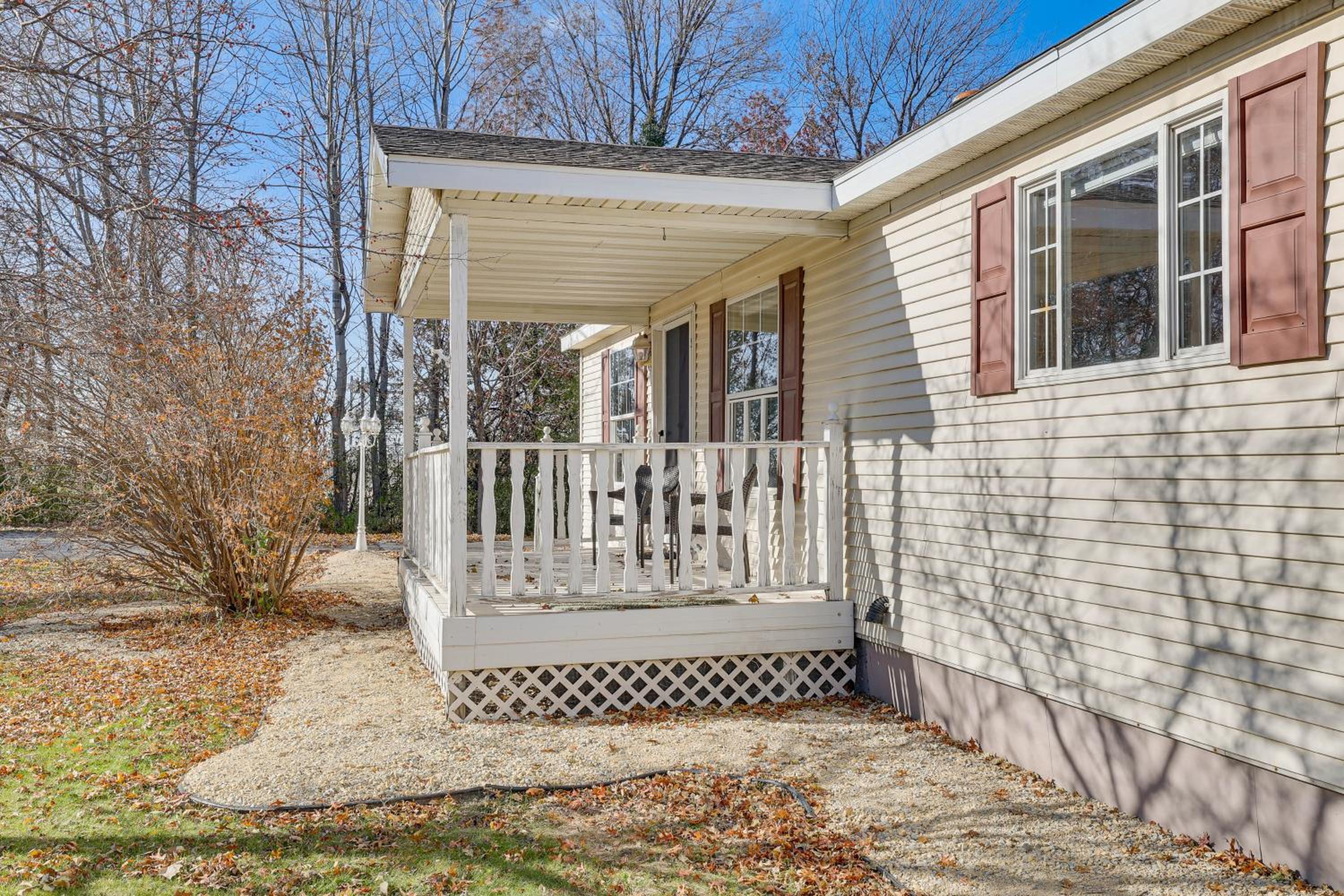 8 Mi to Dtwn Rochester Peaceful Home with Deck!