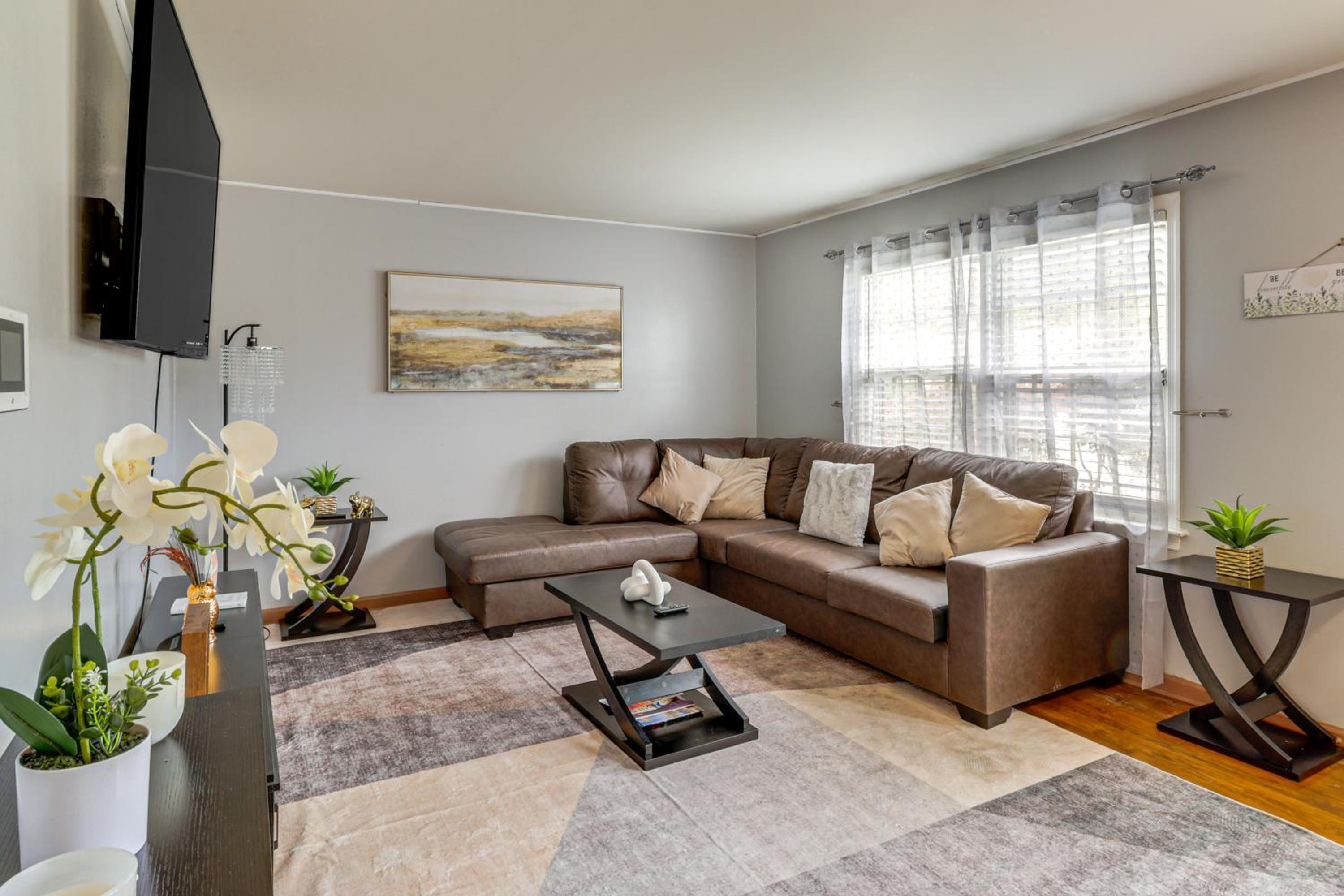 Near Beaches, Base and Bay! Hampton Home with Backyard
