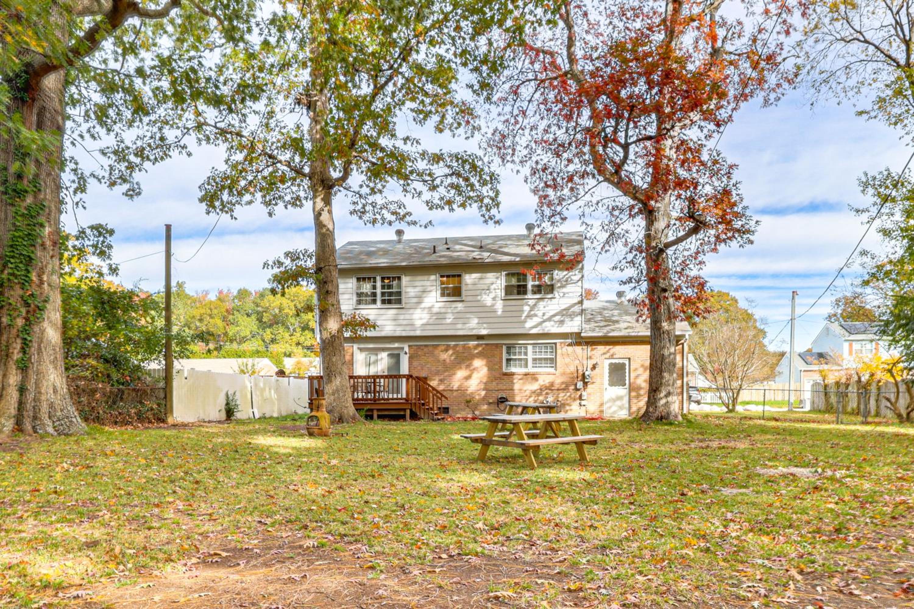 Near Beaches, Base and Bay! Hampton Home with Backyard