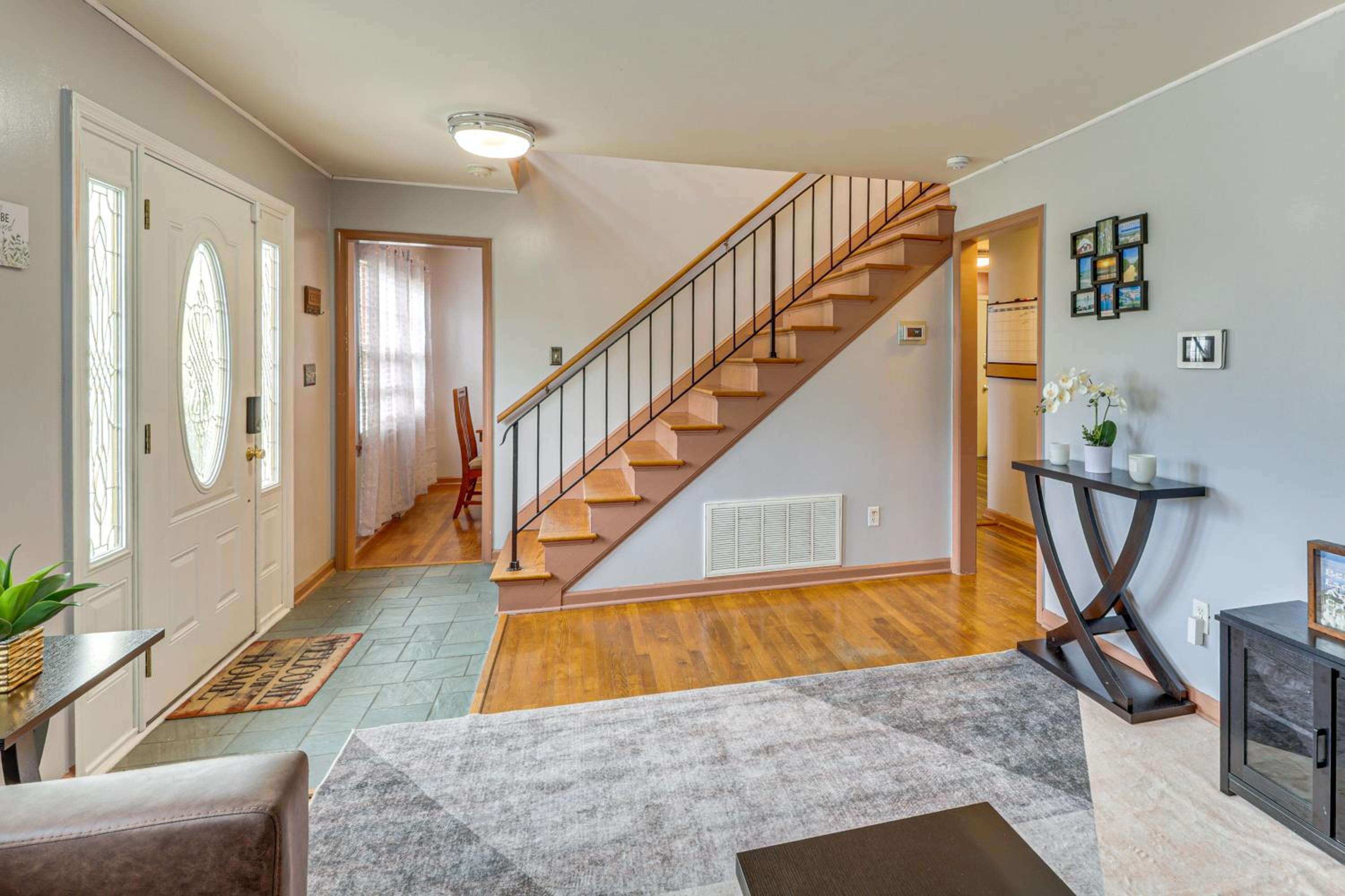 Near Beaches, Base and Bay! Hampton Home with Backyard