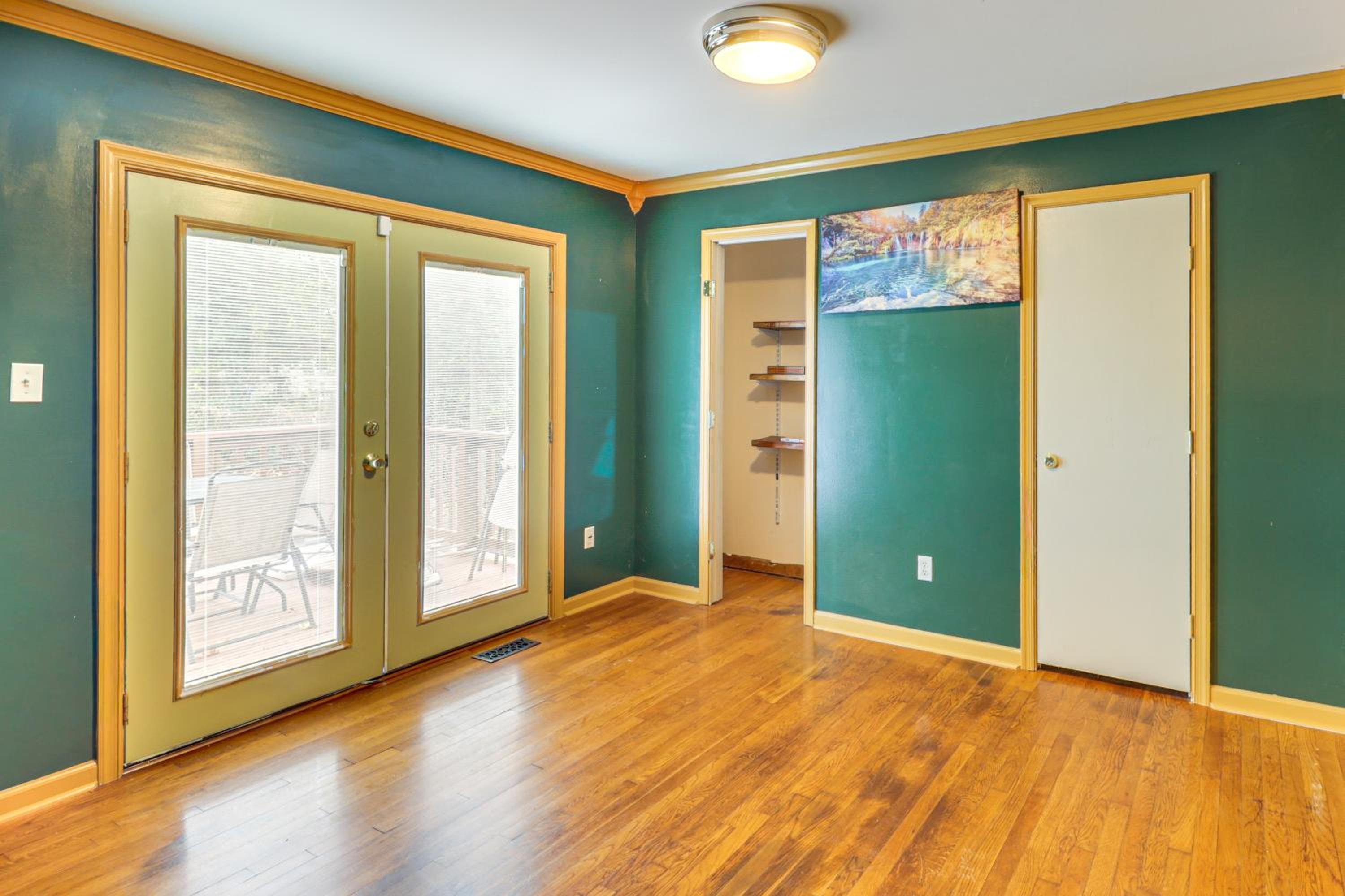 Near Beaches, Base and Bay! Hampton Home with Backyard