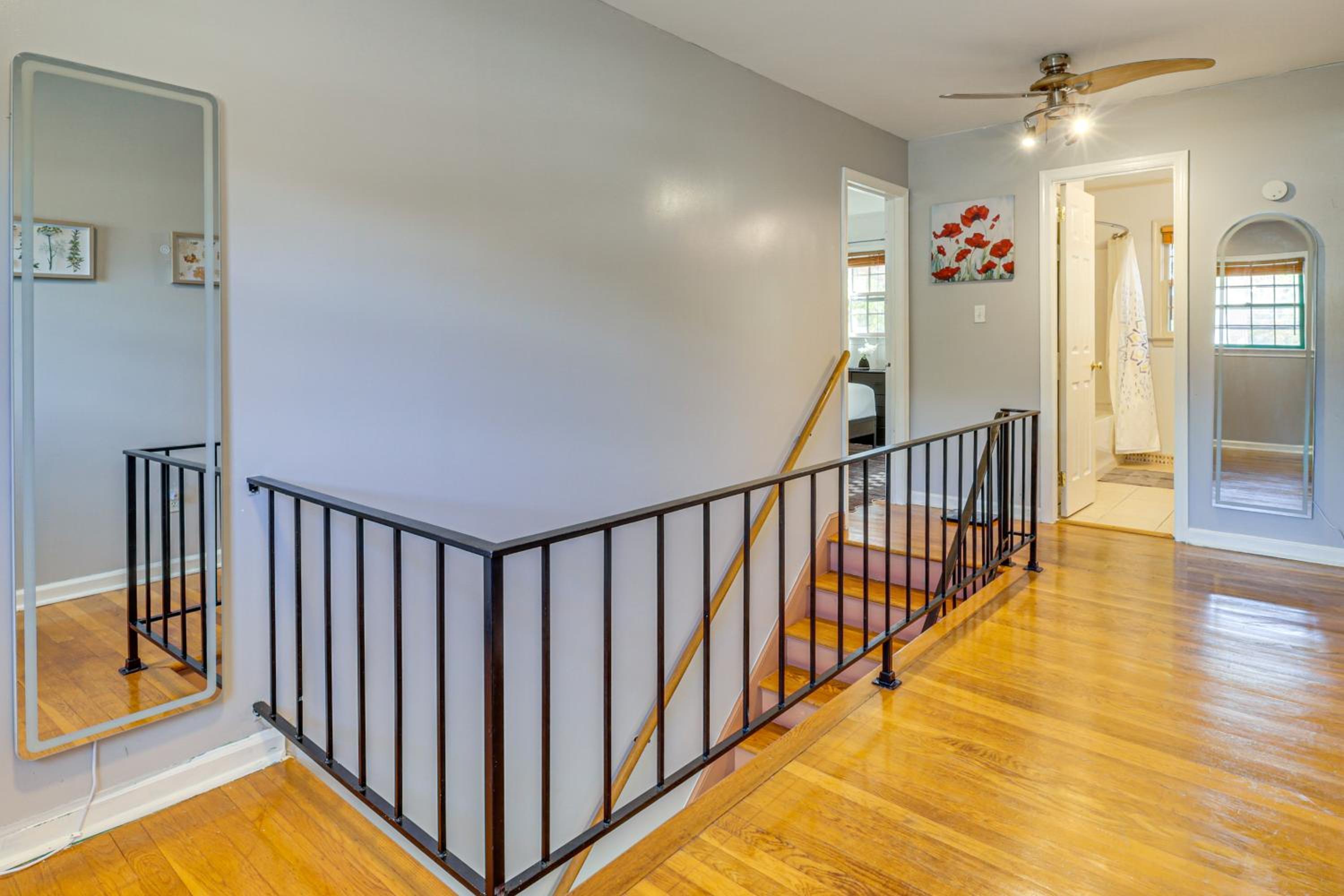 Near Beaches, Base and Bay! Hampton Home with Backyard