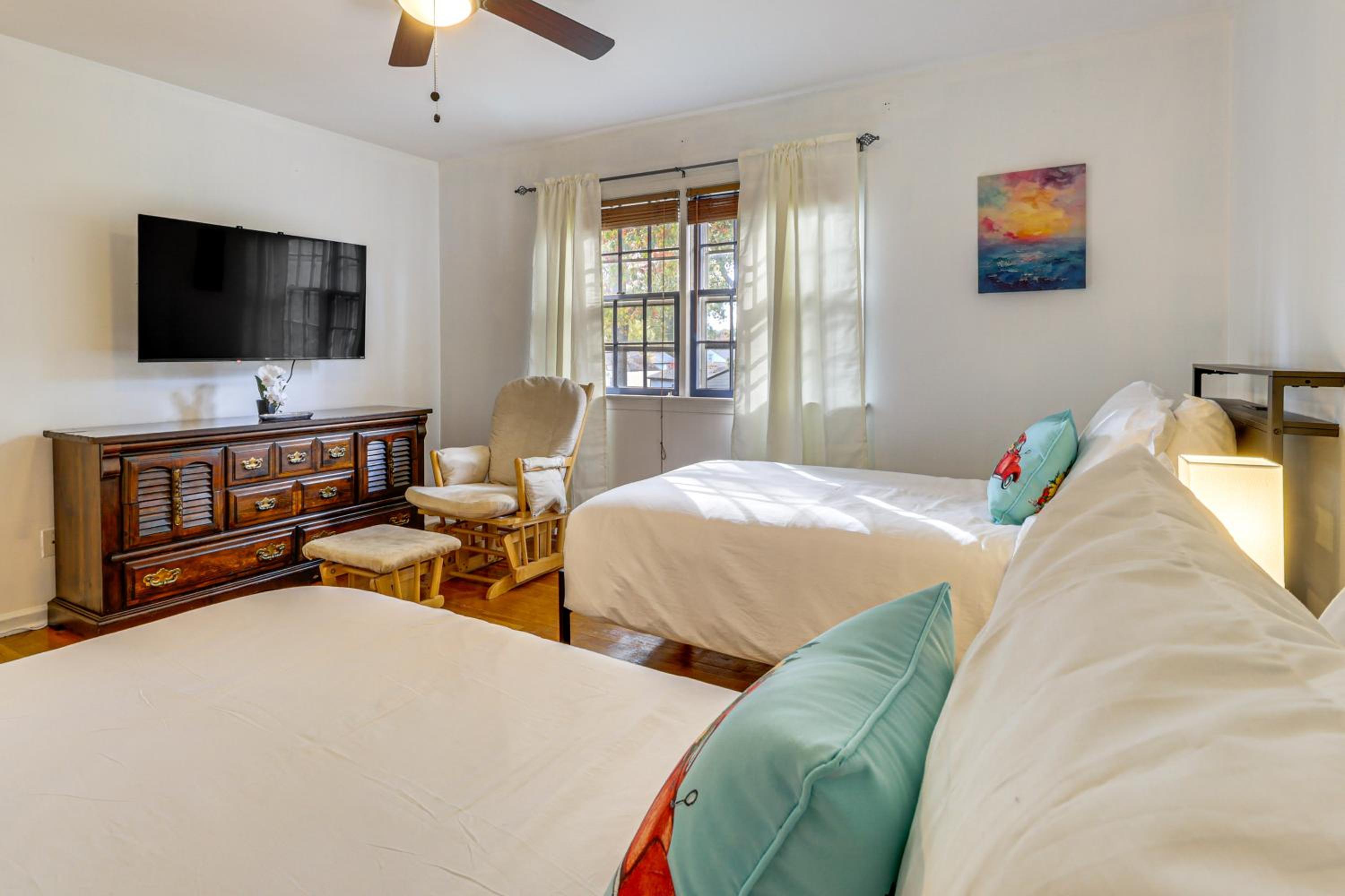 Near Beaches, Base and Bay! Hampton Home with Backyard