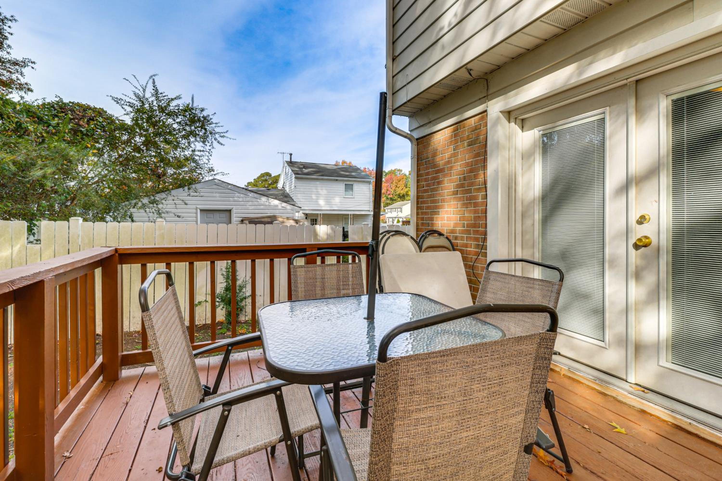 Near Beaches, Base and Bay! Hampton Home with Backyard