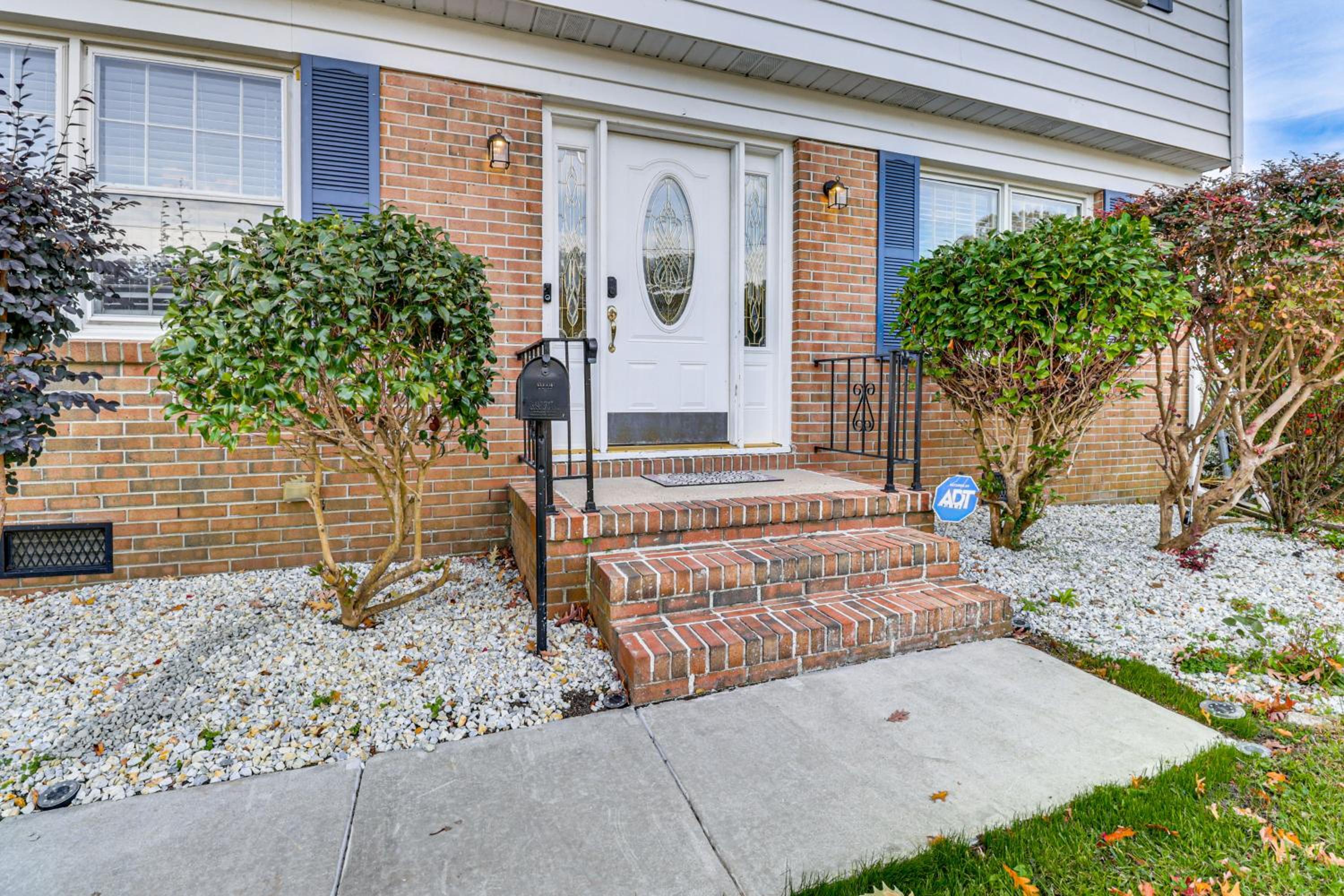 Near Beaches, Base and Bay! Hampton Home with Backyard