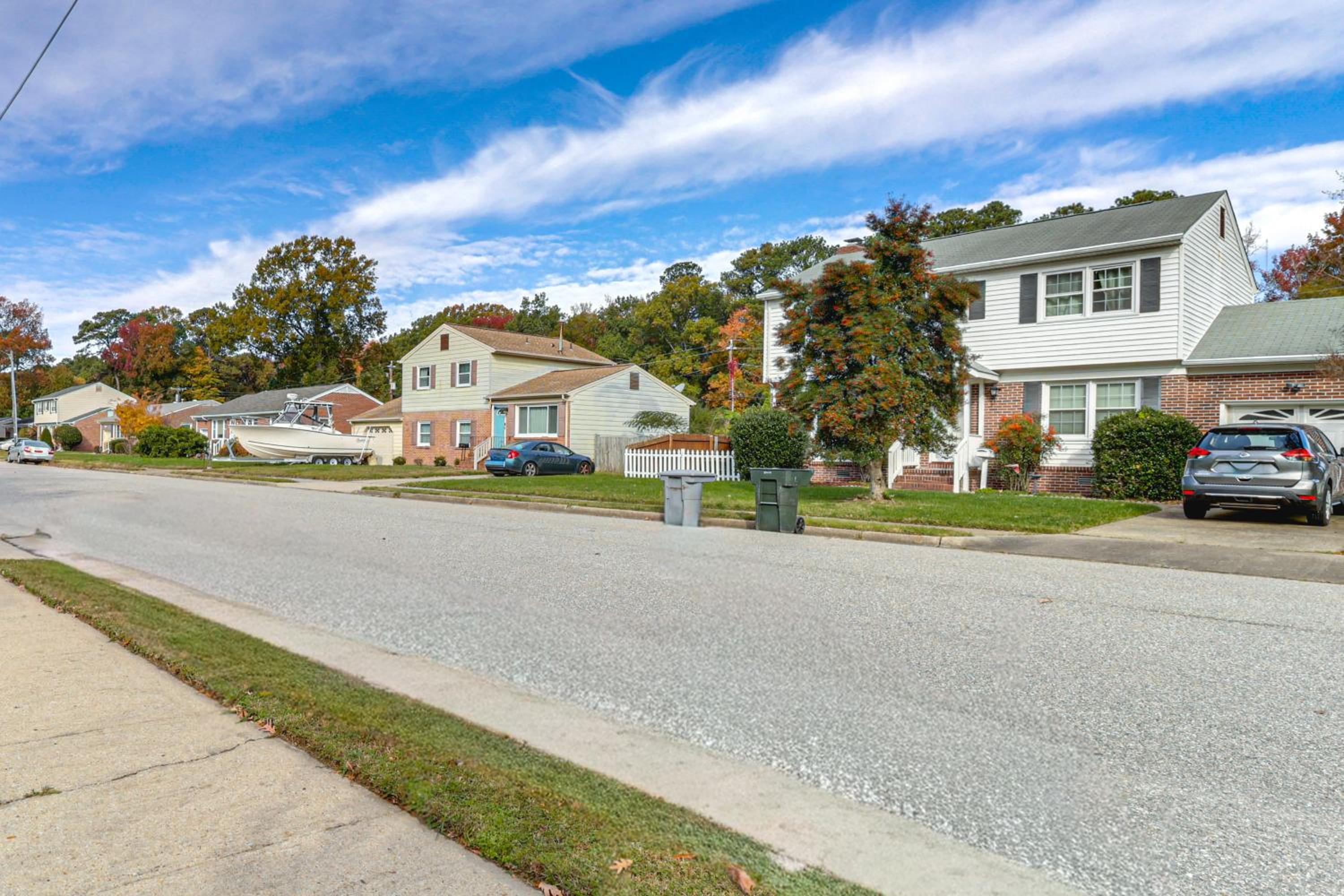 Near Beaches, Base and Bay! Hampton Home with Backyard