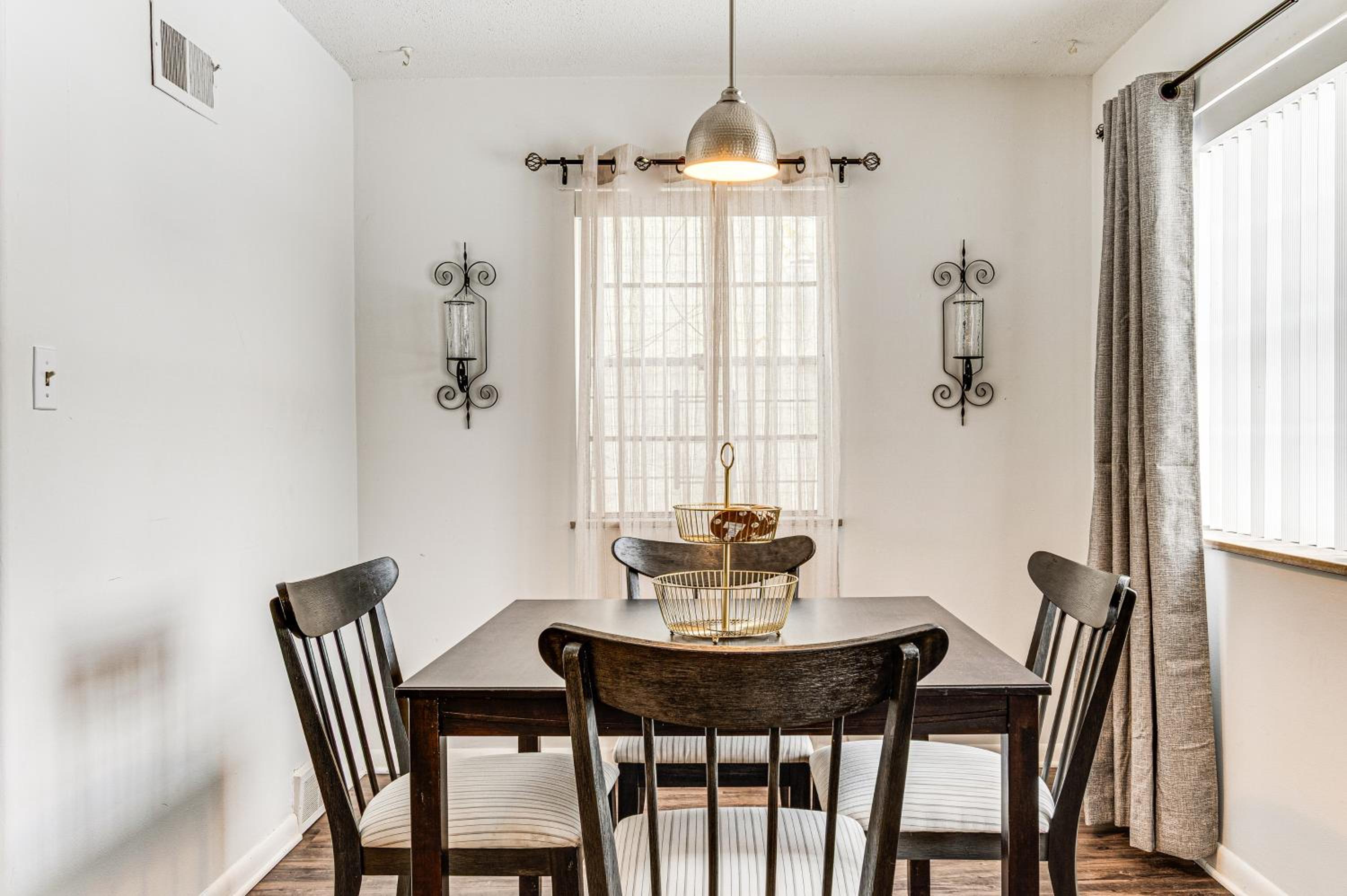 Pet Friendly near Park 6 mi to Speedway