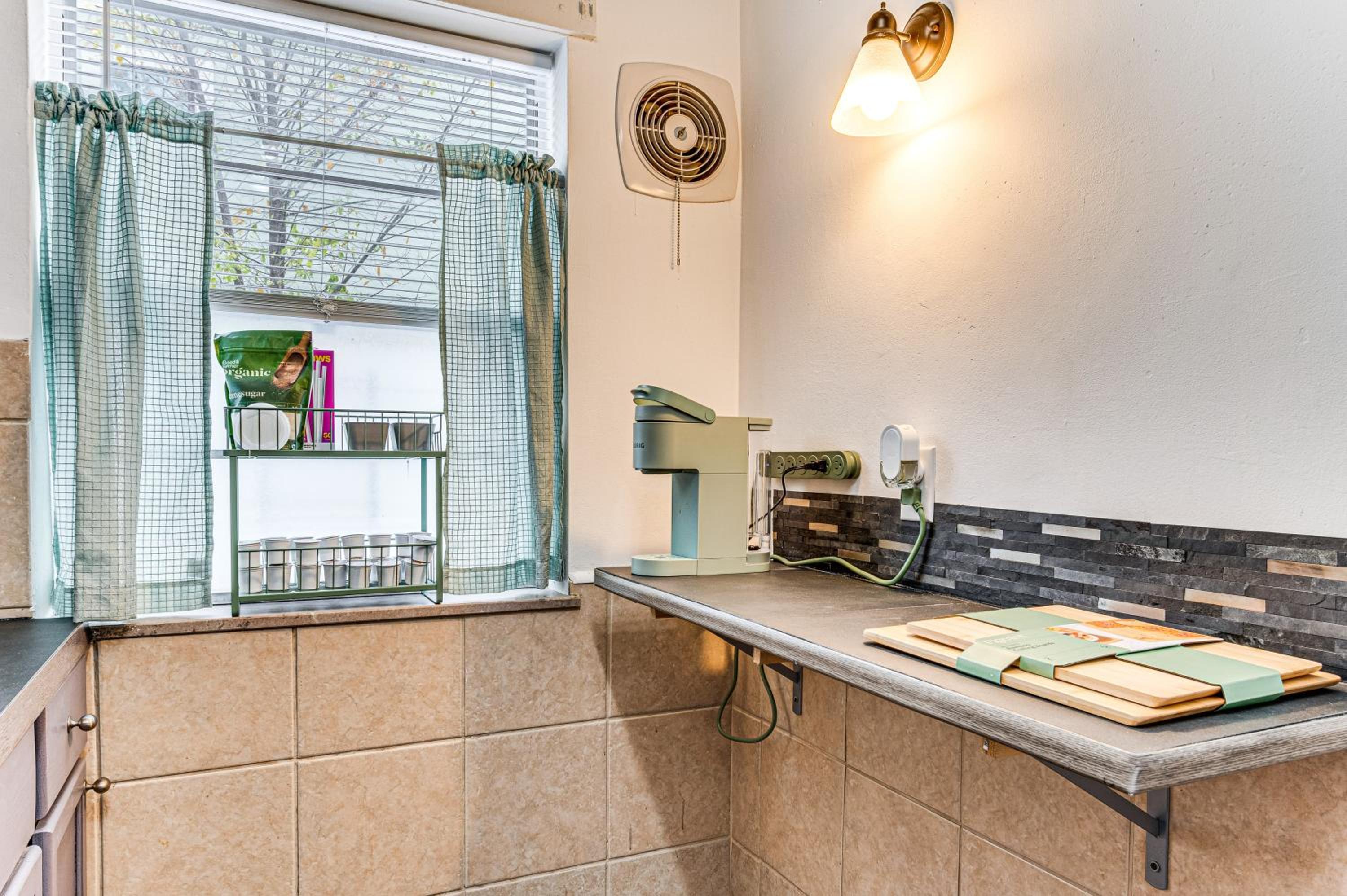 Pet Friendly near Park 6 mi to Speedway