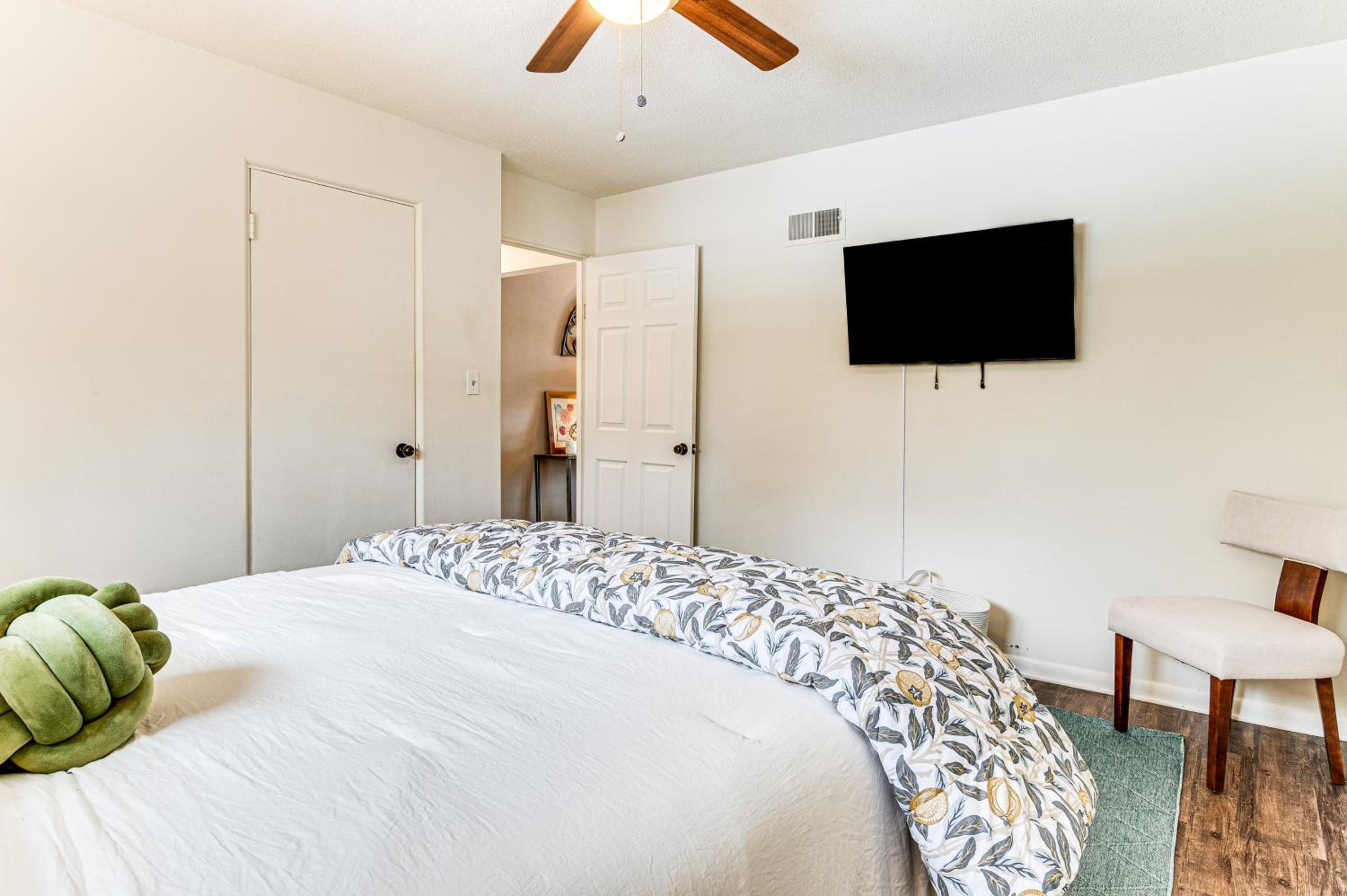 Pet Friendly near Park 6 mi to Speedway