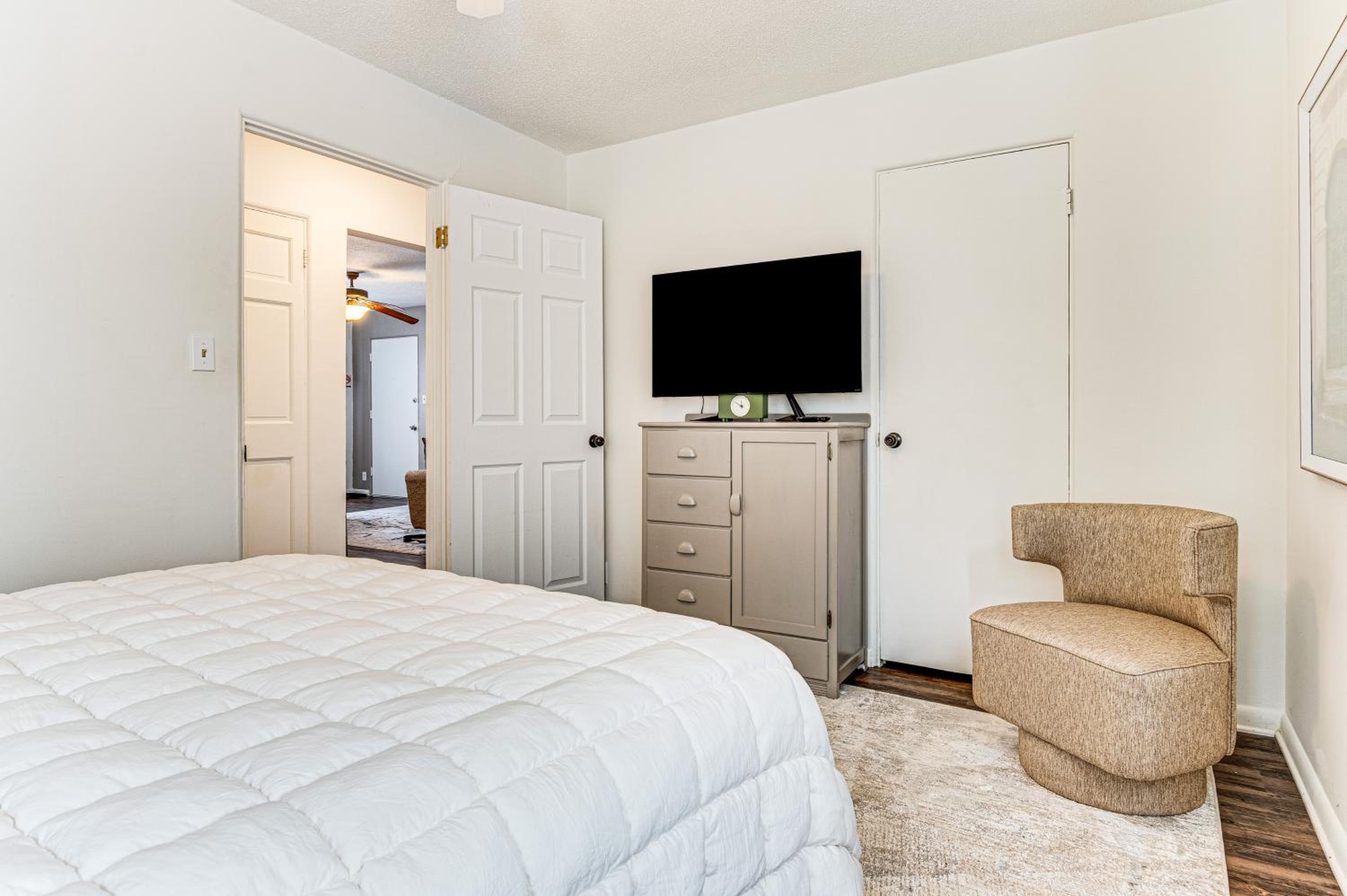 Pet Friendly near Park 6 mi to Speedway