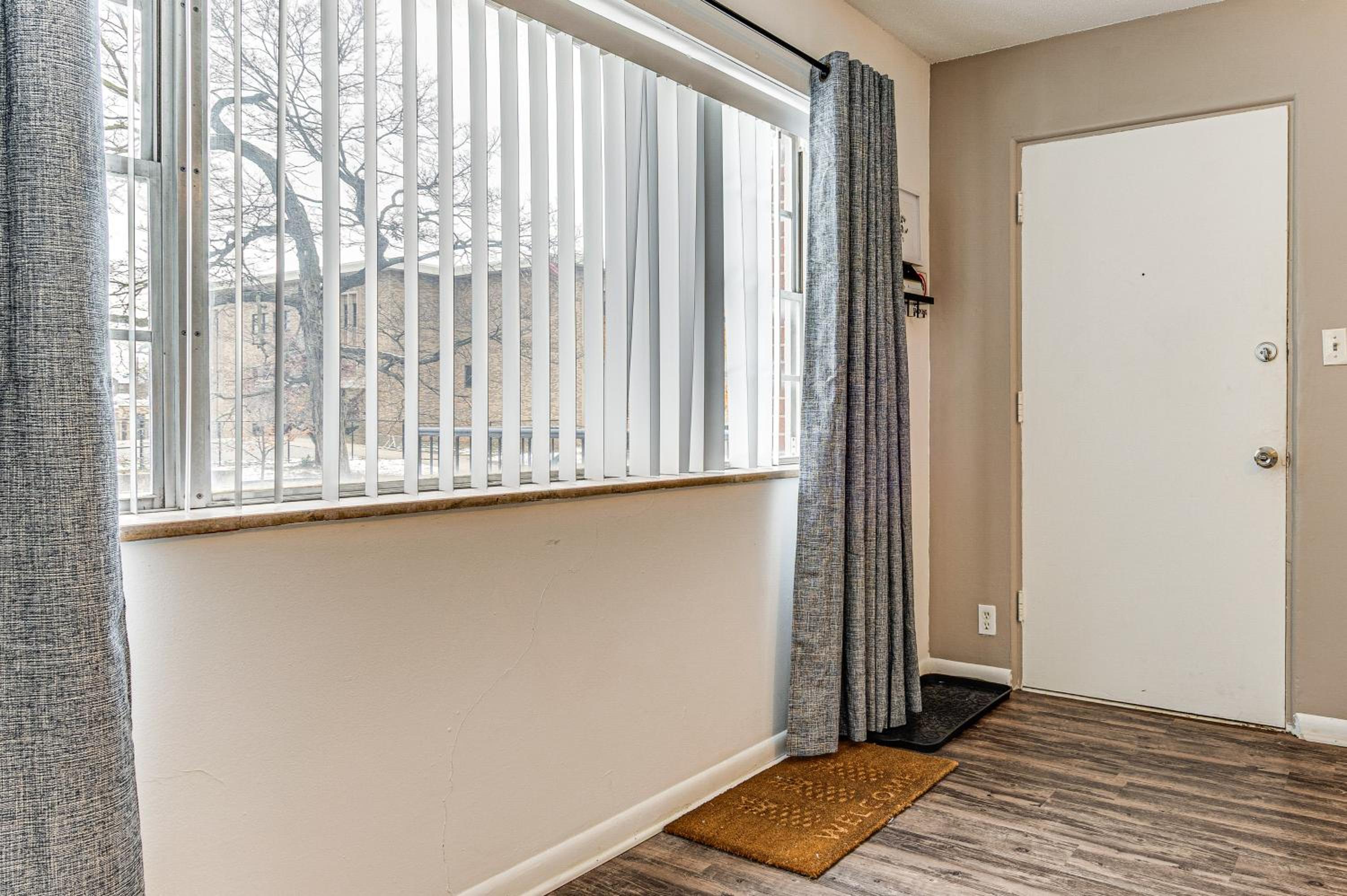 Pet Friendly near Park 6 mi to Speedway