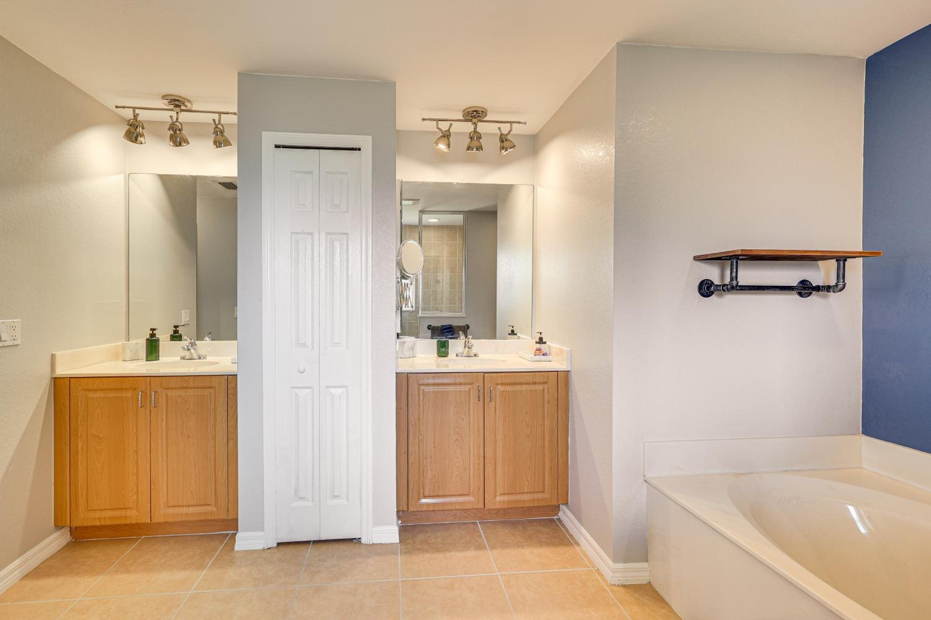 Family Fun! Spacious Home in Cape Coral