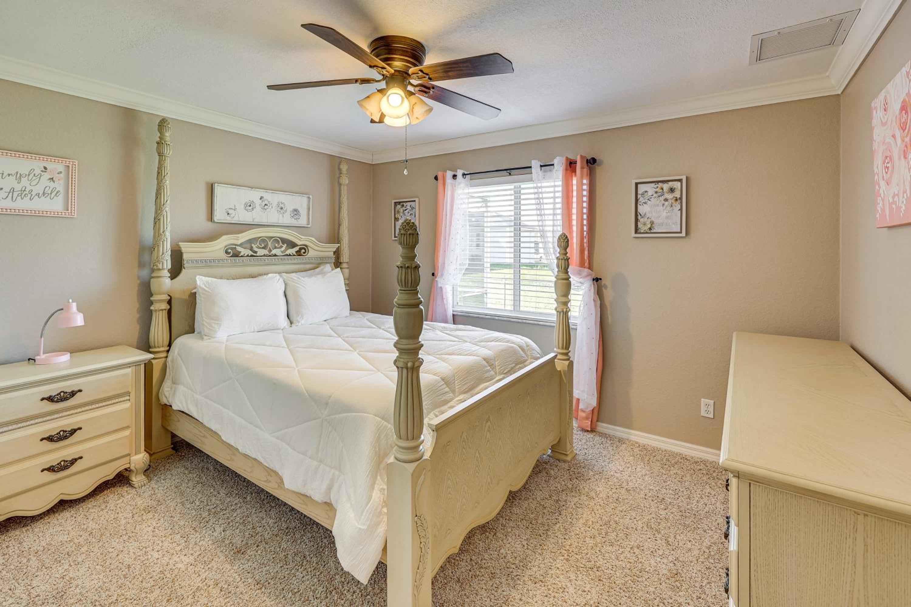 Family Fun! Spacious Home in Cape Coral