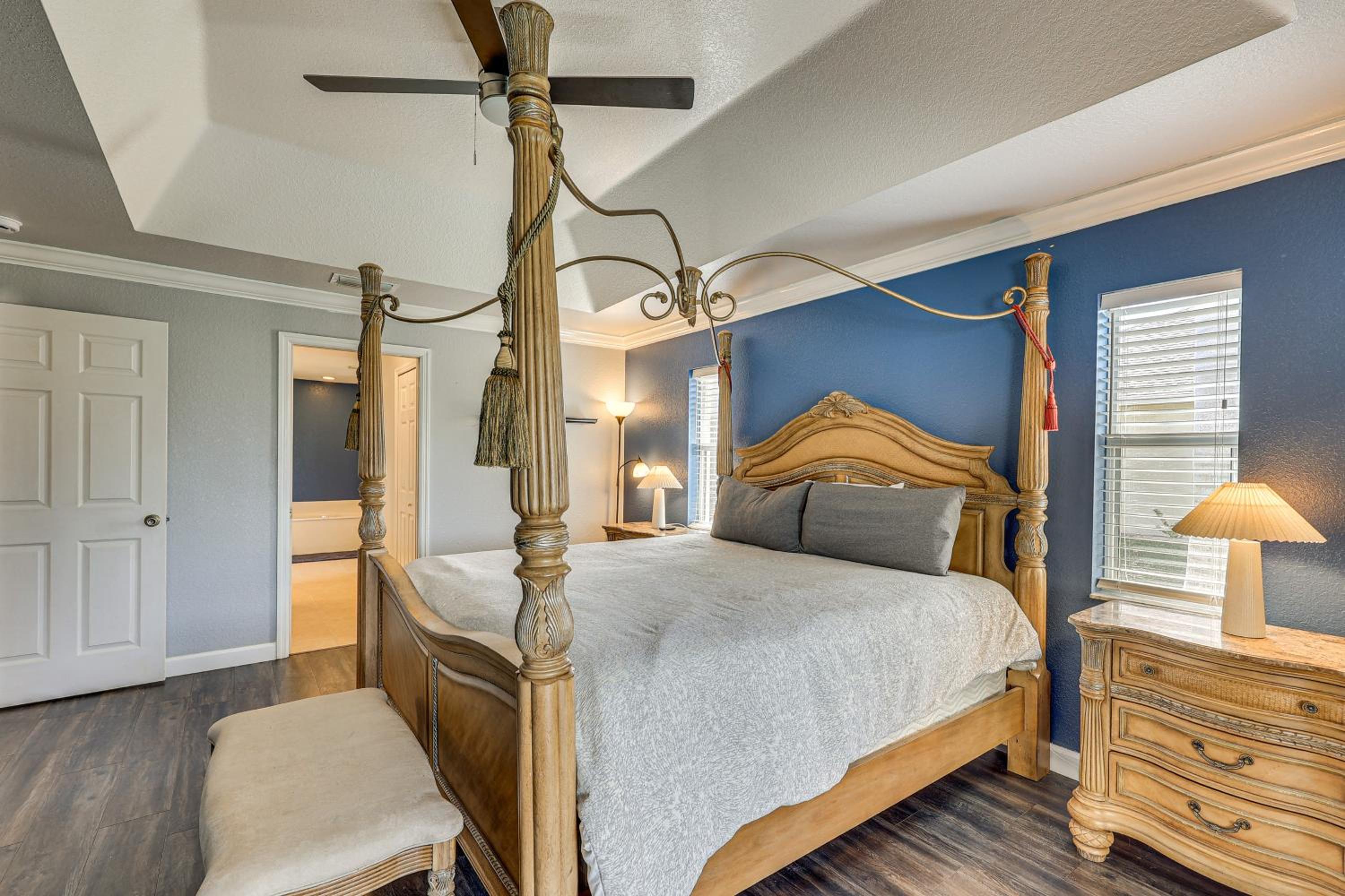 Family Fun! Spacious Home in Cape Coral