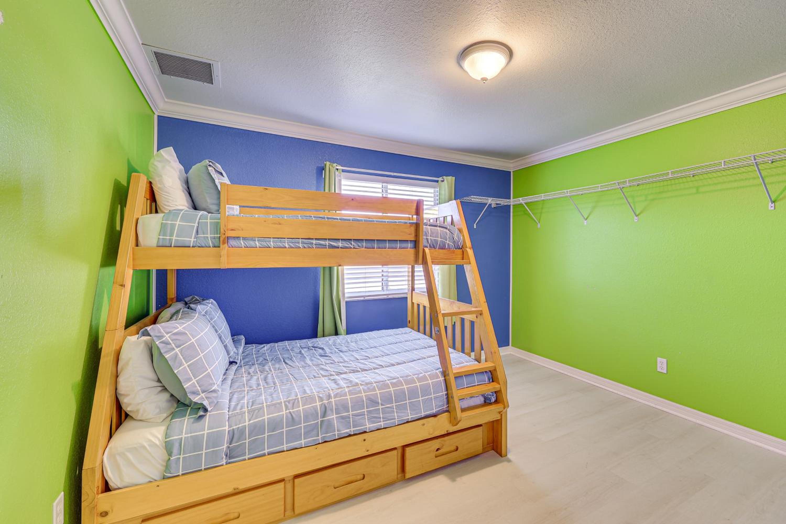 Family Fun! Spacious Home in Cape Coral