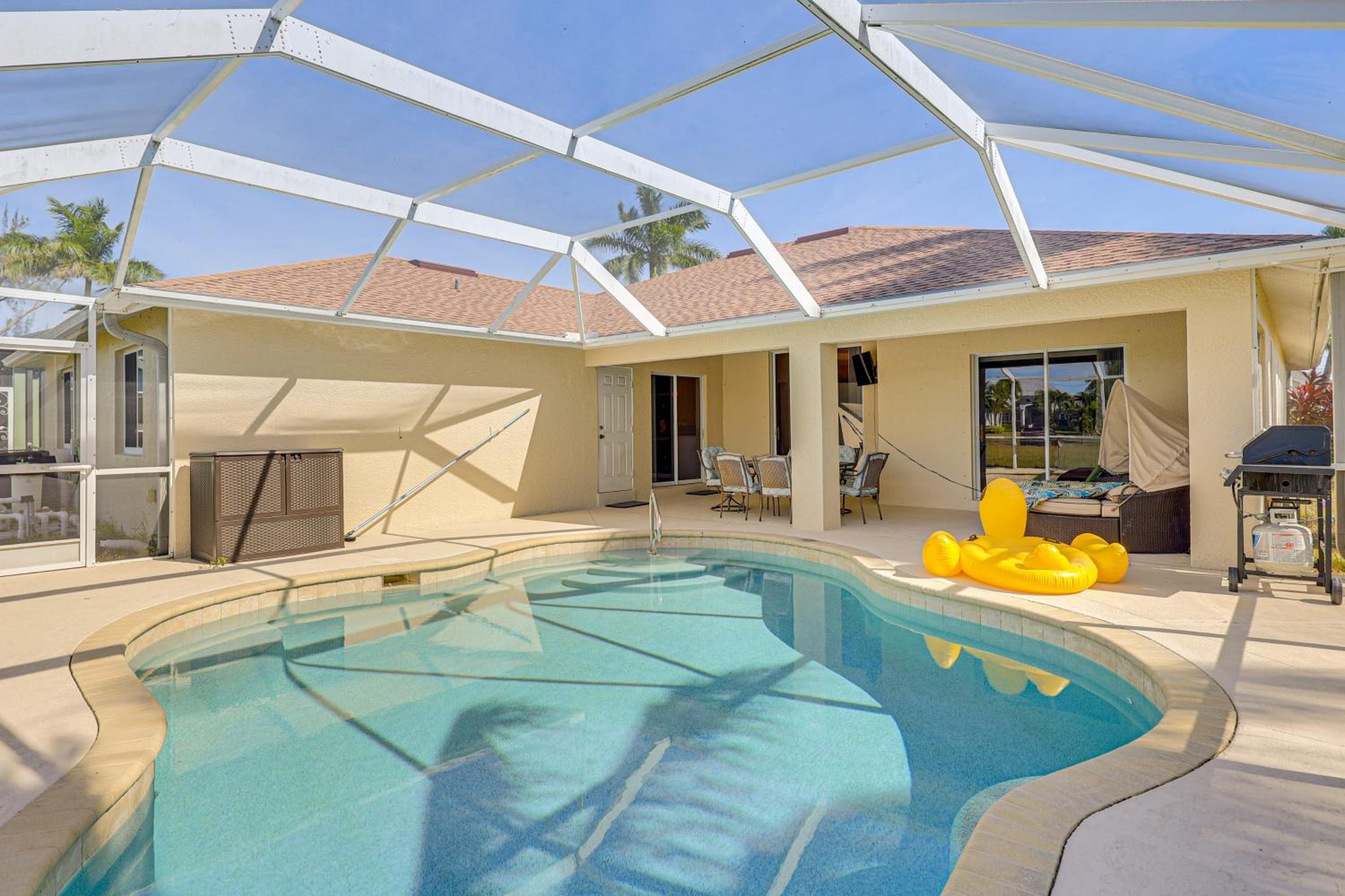 Family Fun! Spacious Home in Cape Coral