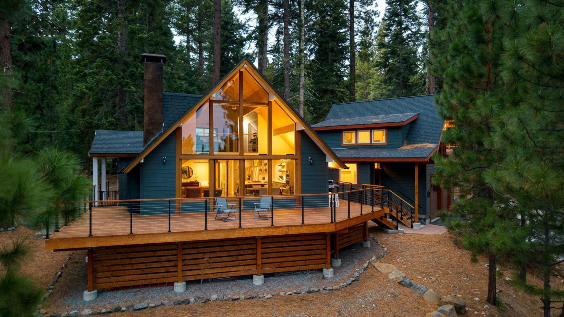 Retreat with Lake Access Deck Modern Interior Agate Peak by Avantstay
