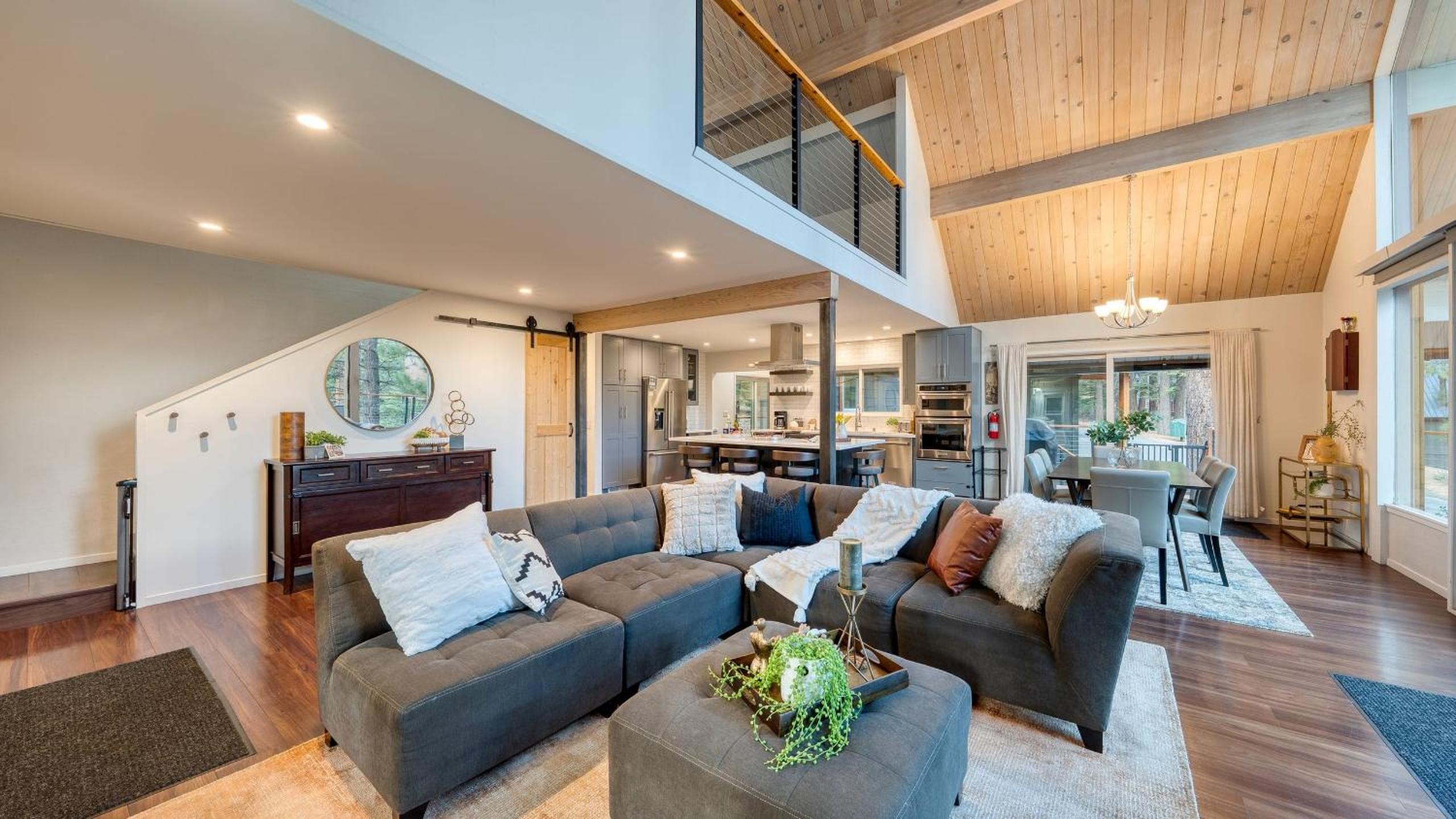 Retreat with Lake Access Deck Modern Interior Agate Peak by Avantstay