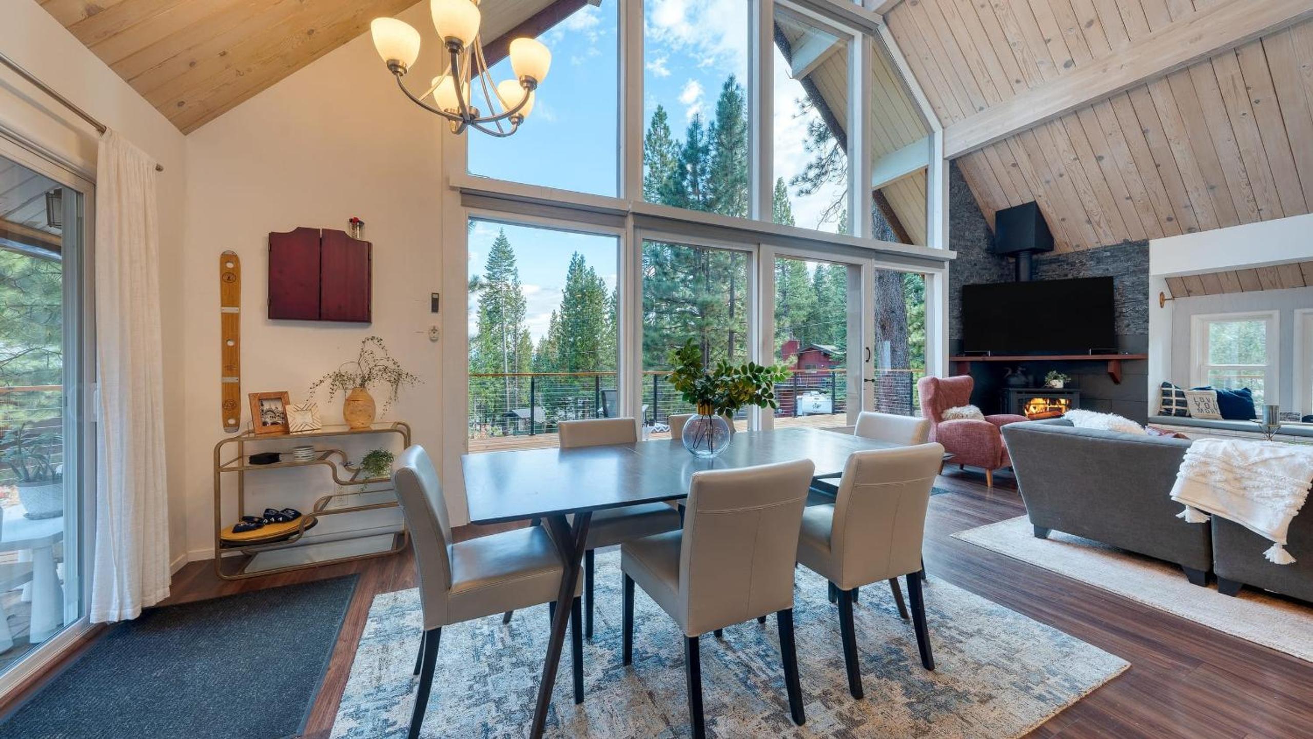 Retreat with Lake Access Deck Modern Interior Agate Peak by Avantstay