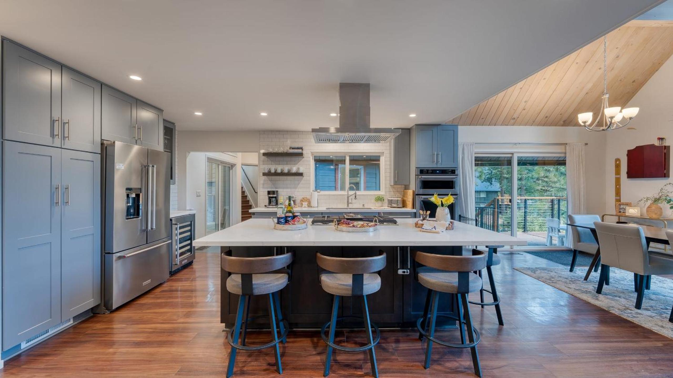 Retreat with Lake Access Deck Modern Interior Agate Peak by Avantstay