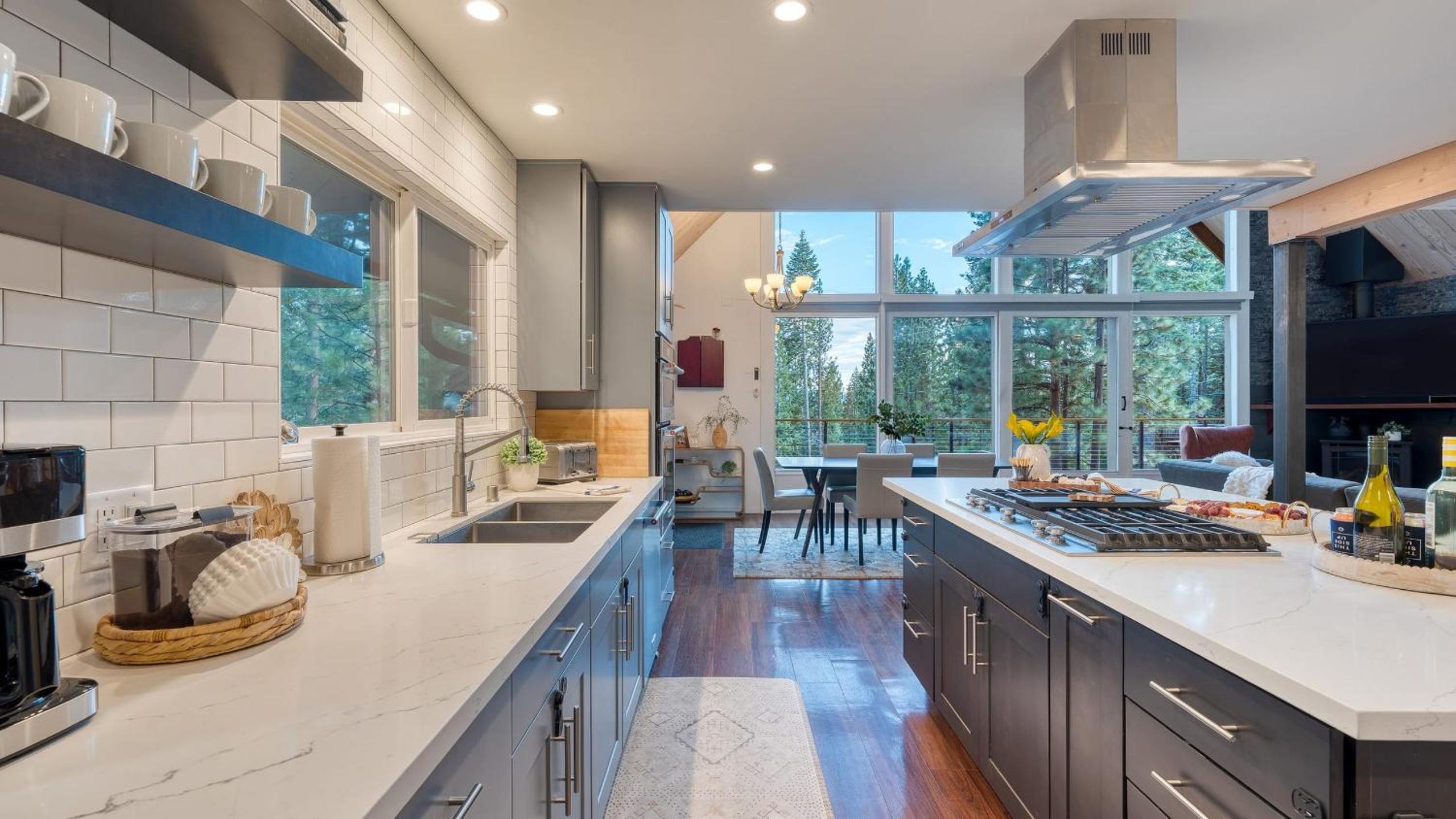 Retreat with Lake Access Deck Modern Interior Agate Peak by Avantstay