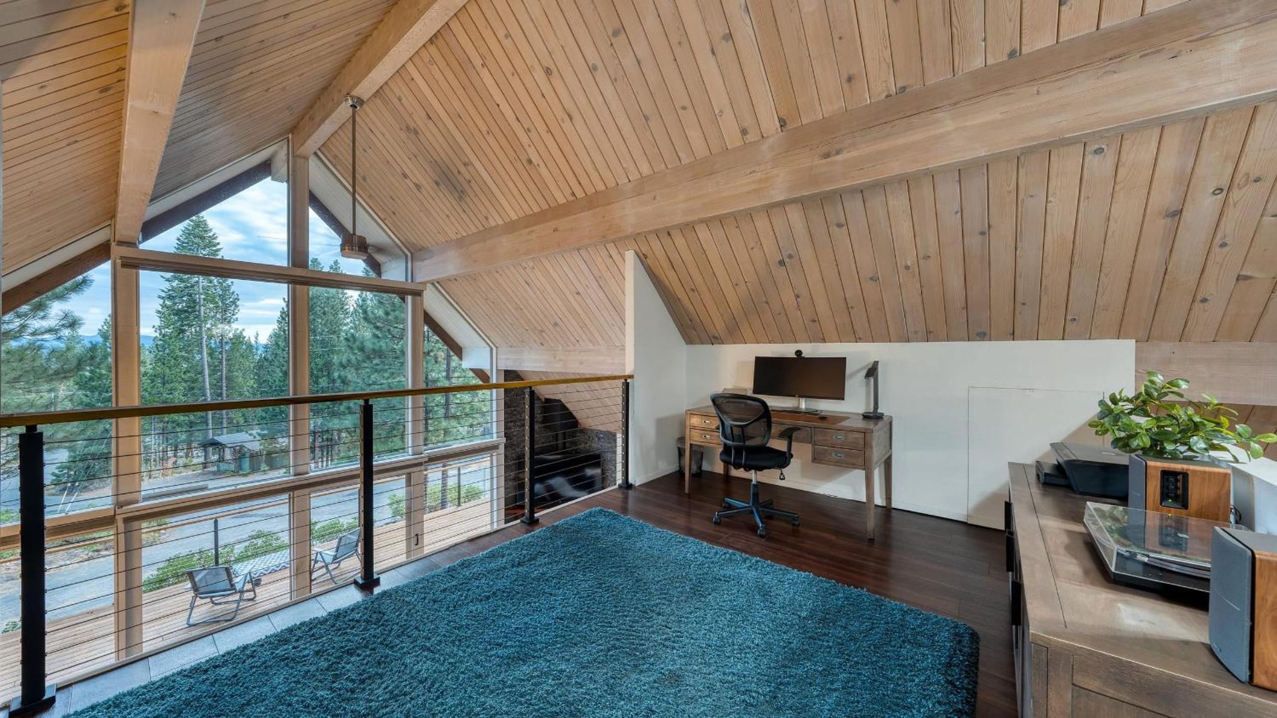Retreat with Lake Access Deck Modern Interior Agate Peak by Avantstay