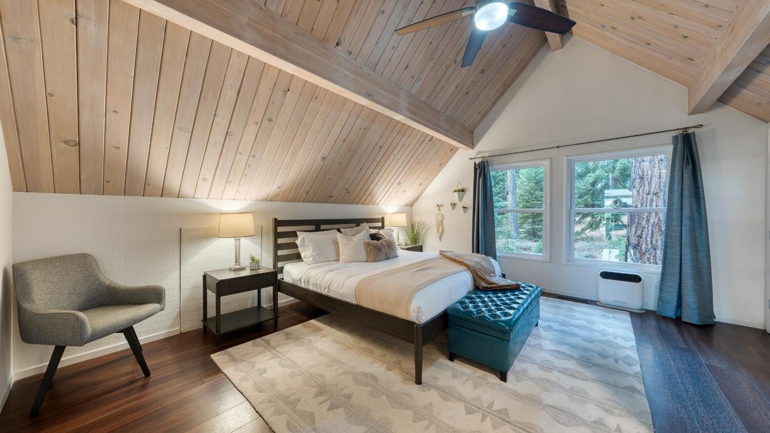 Retreat with Lake Access Deck Modern Interior Agate Peak by Avantstay