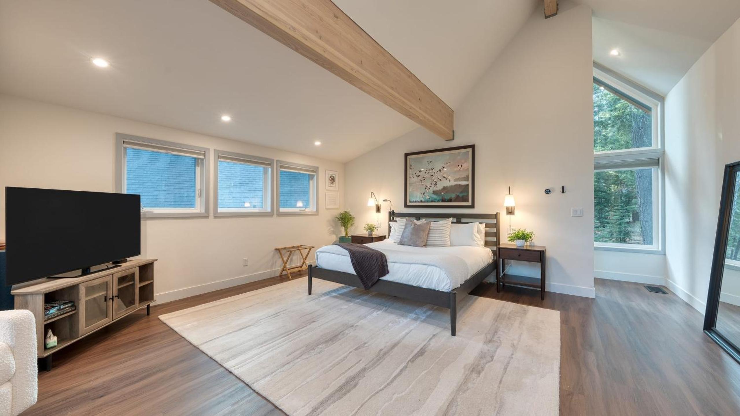 Retreat with Lake Access Deck Modern Interior Agate Peak by Avantstay
