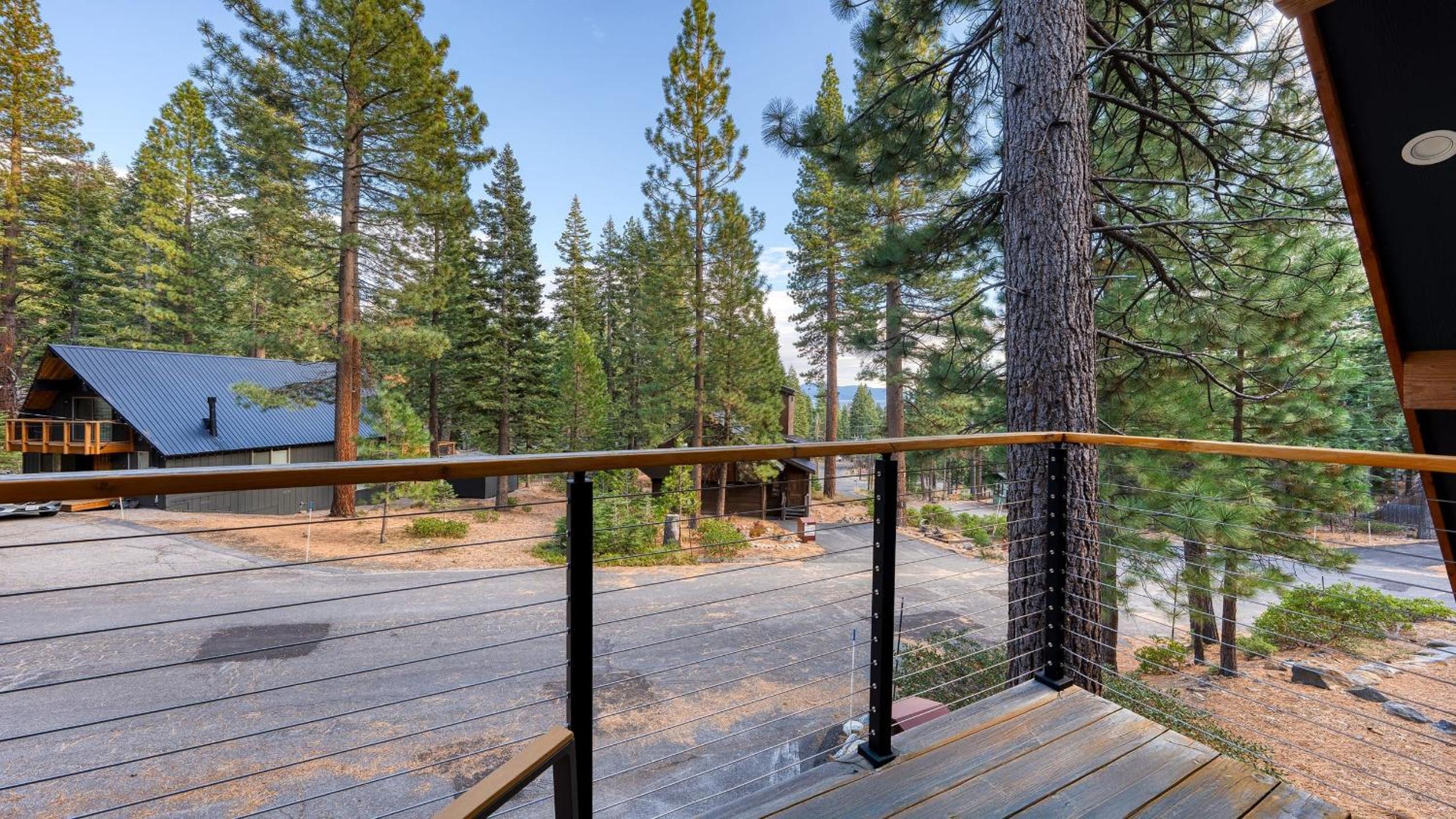 Retreat with Lake Access Deck Modern Interior Agate Peak by Avantstay