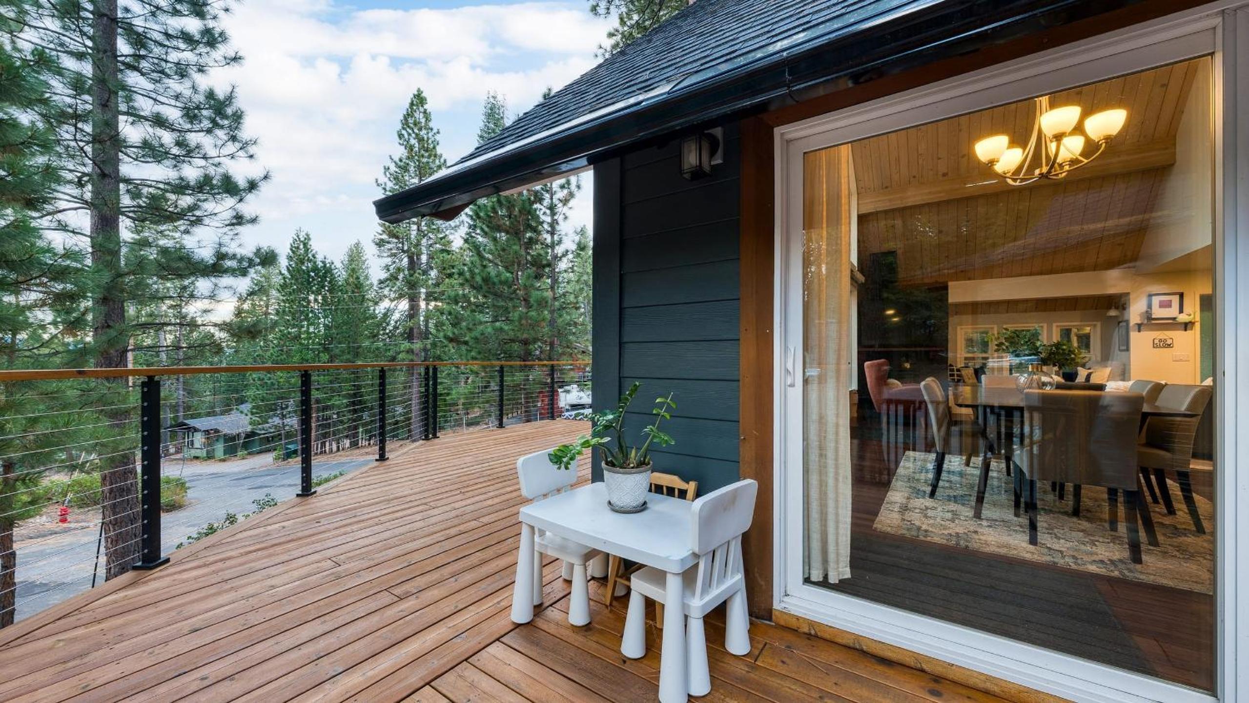 Retreat with Lake Access Deck Modern Interior Agate Peak by Avantstay