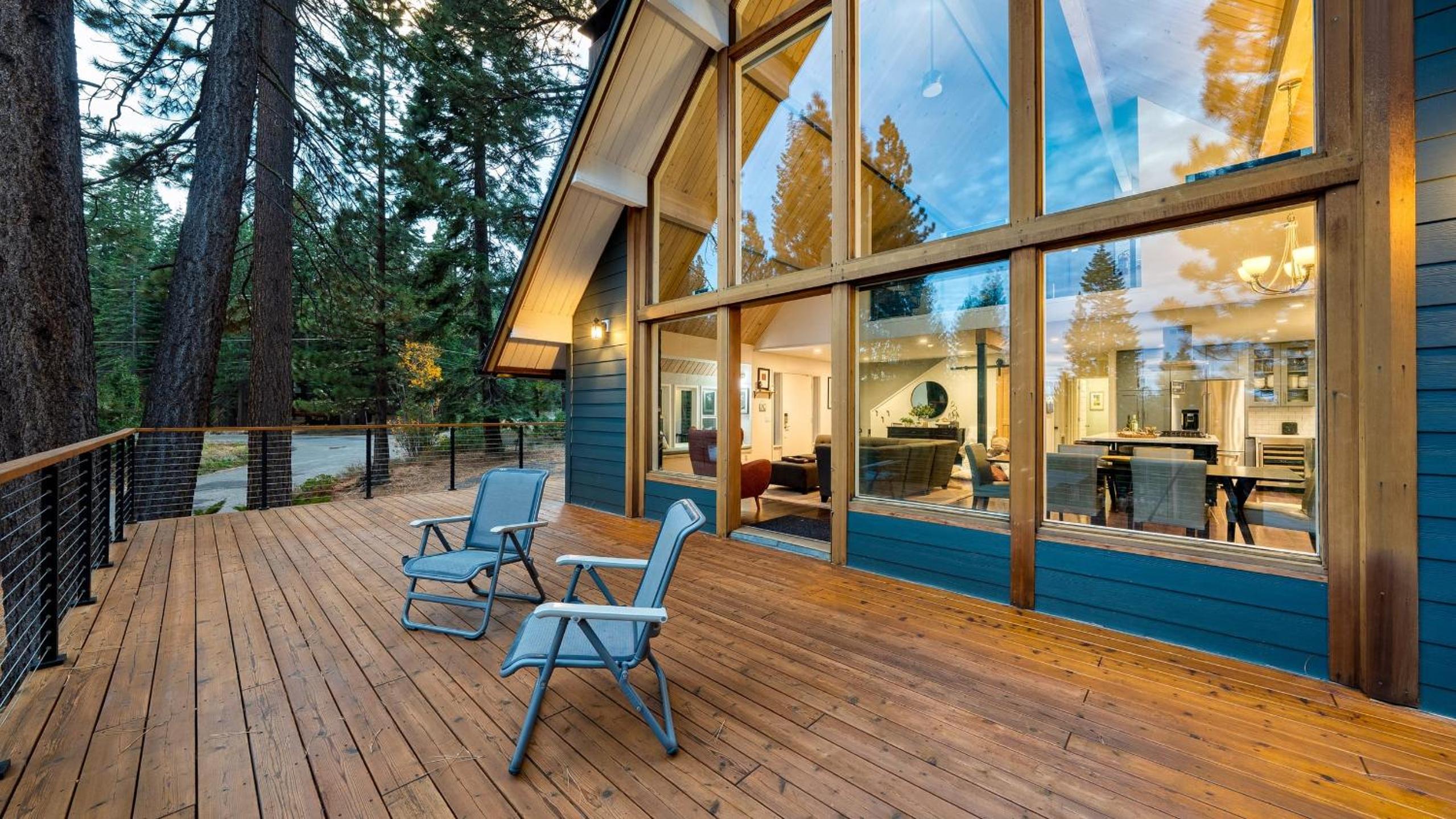 Retreat with Lake Access Deck Modern Interior Agate Peak by Avantstay