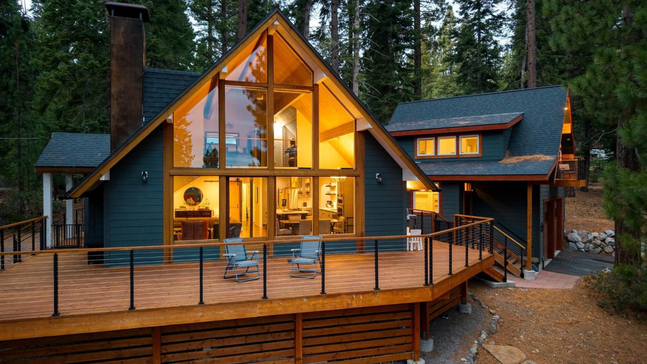 Retreat with Lake Access Deck Modern Interior Agate Peak by Avantstay