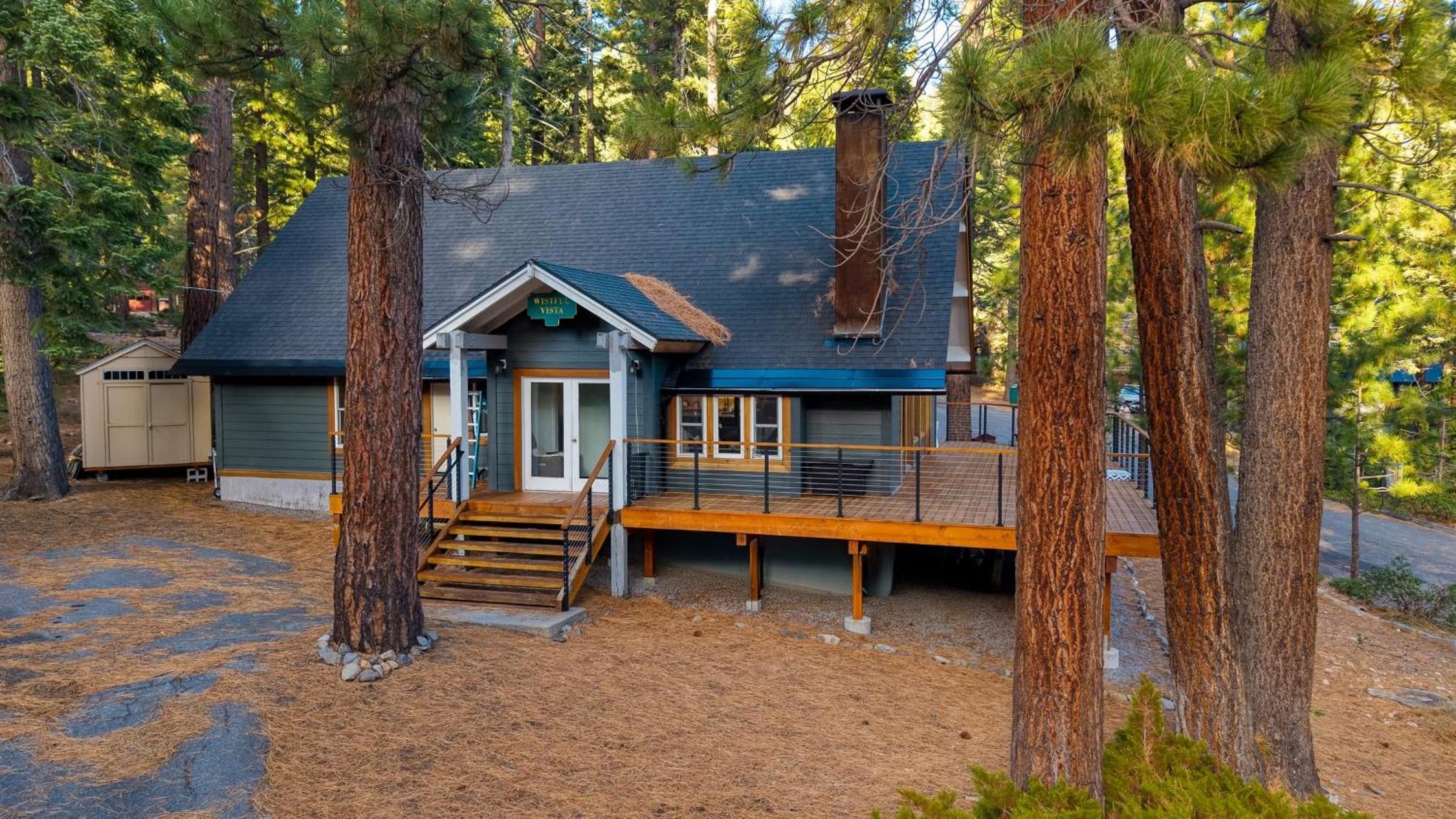 Retreat with Lake Access Deck Modern Interior Agate Peak by Avantstay