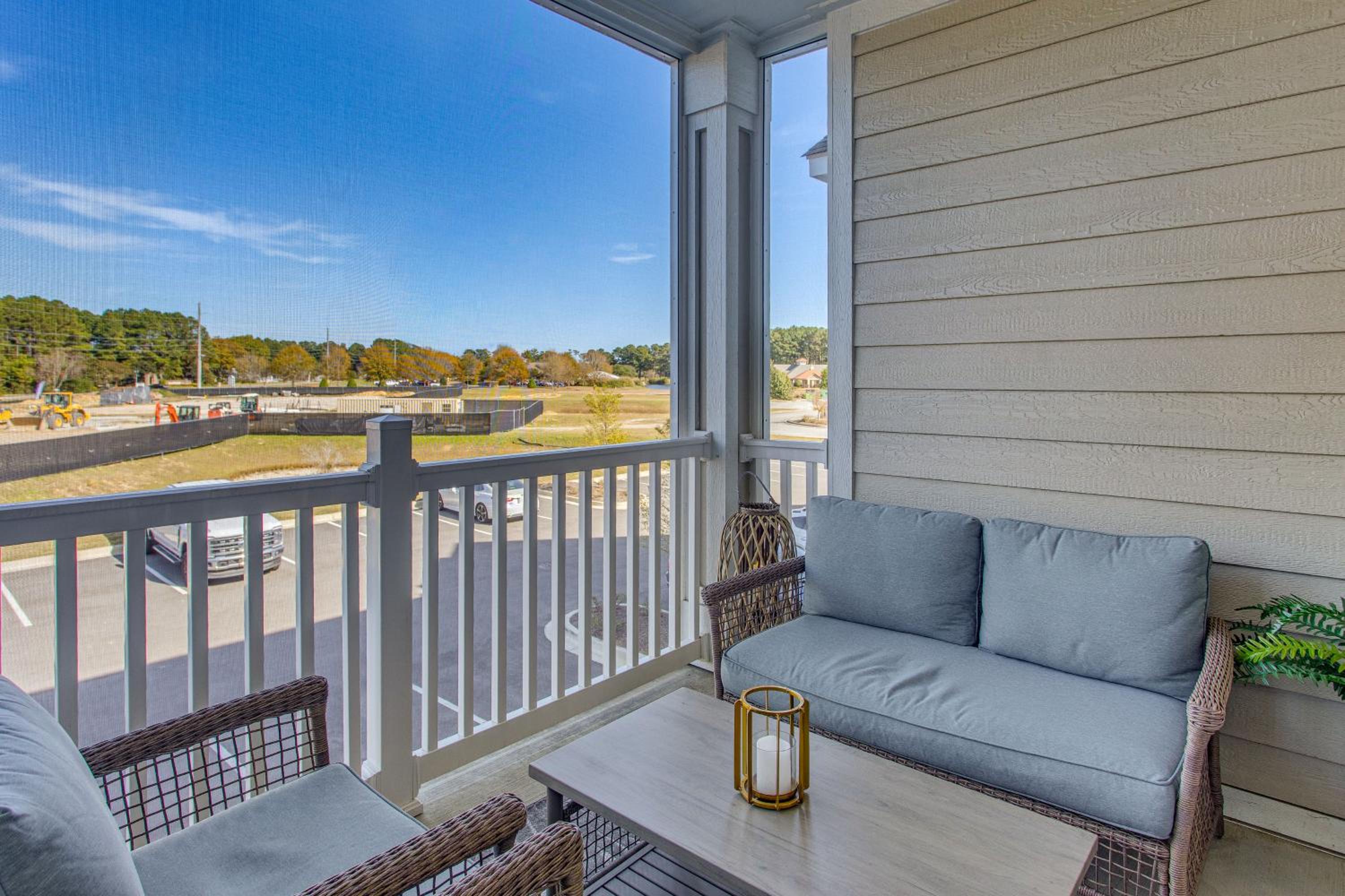 Golf Getaway in Calabash with Pool and Rec Ctr Access!
