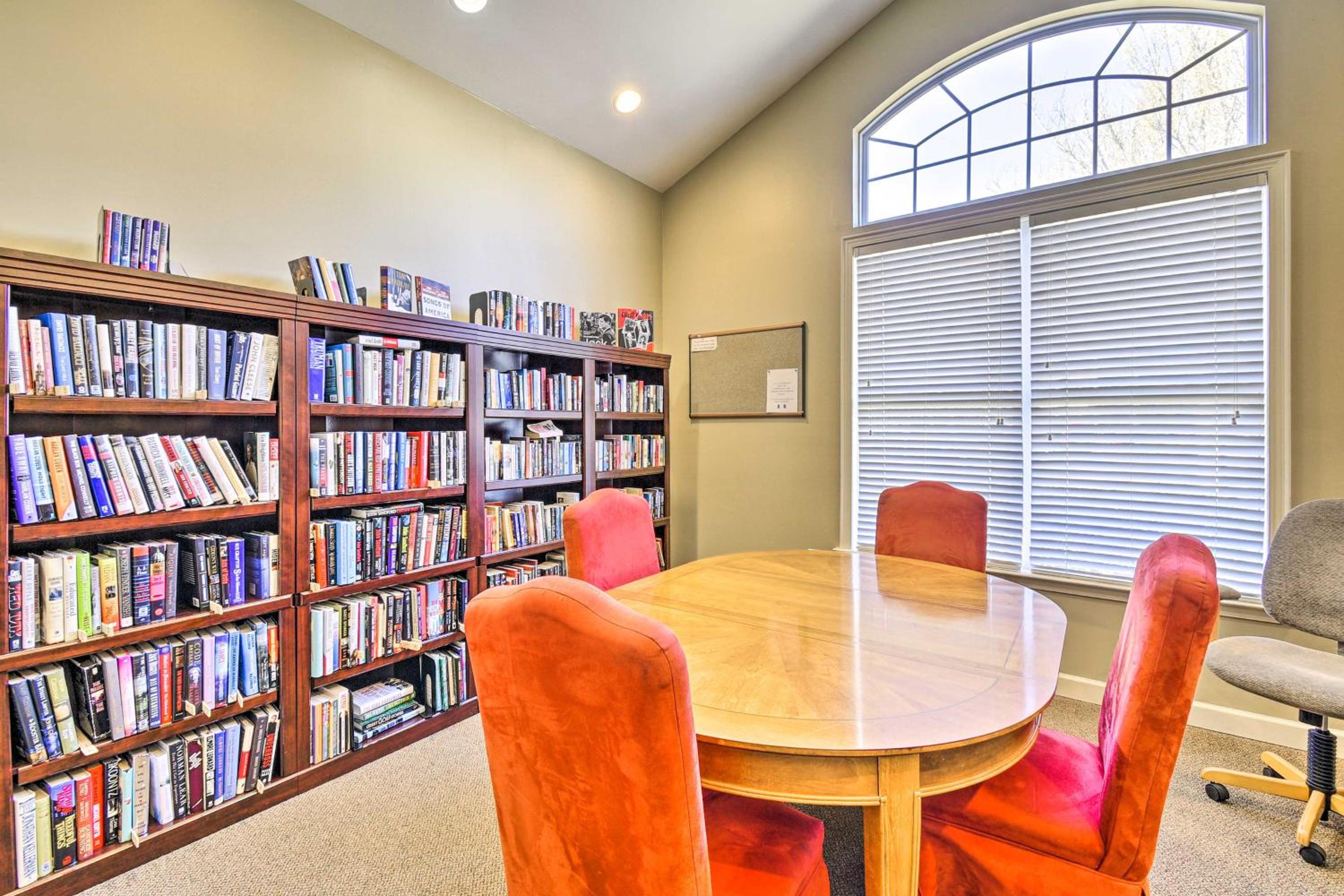 Golf Getaway in Calabash with Pool and Rec Ctr Access!