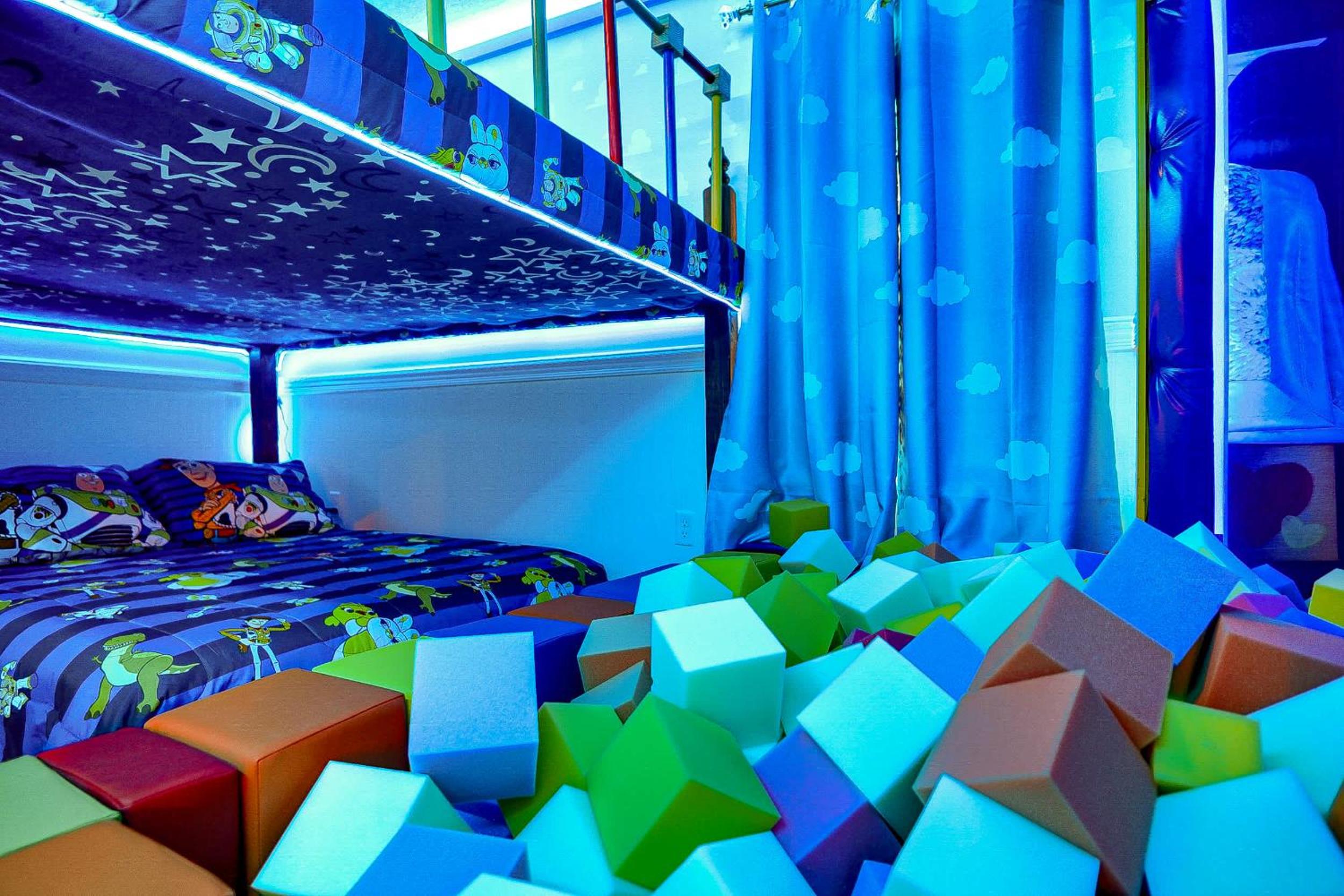 Epic 10BR Solara Retreat Themed Fun & Pool