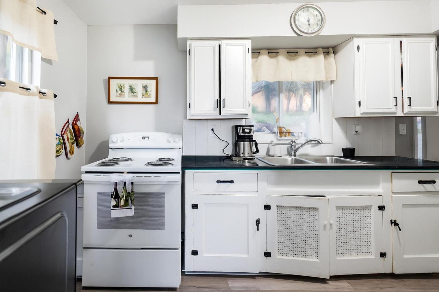 Quiet Pittsburgh 3BR | Parking, AC + Pets