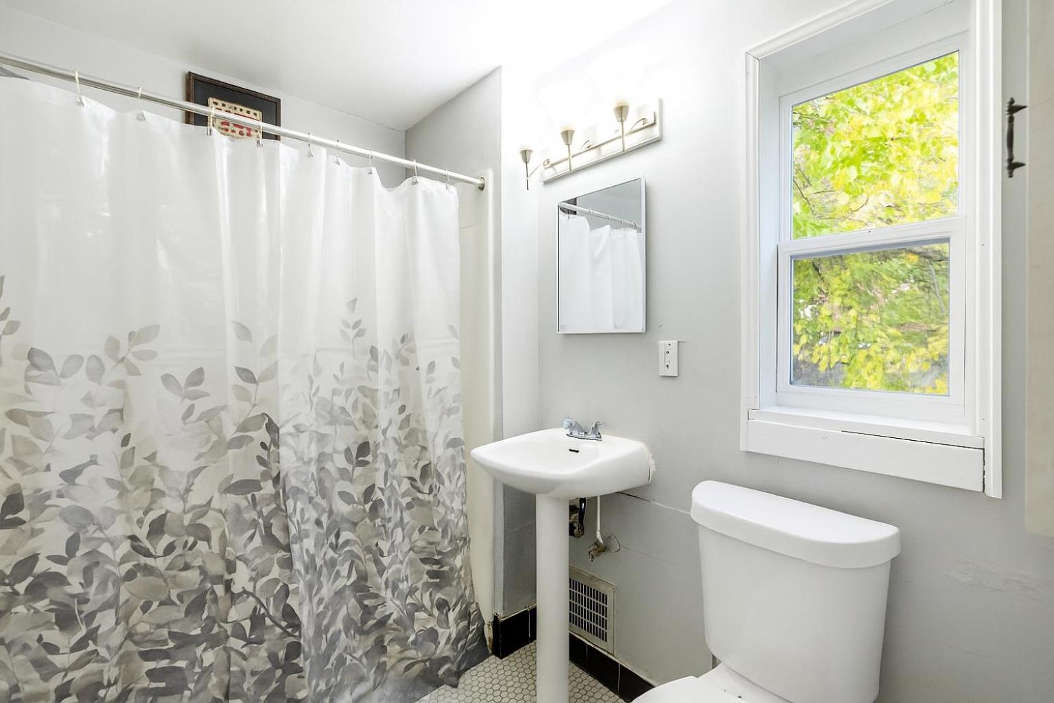 Quiet Pittsburgh 3BR | Parking, AC + Pets